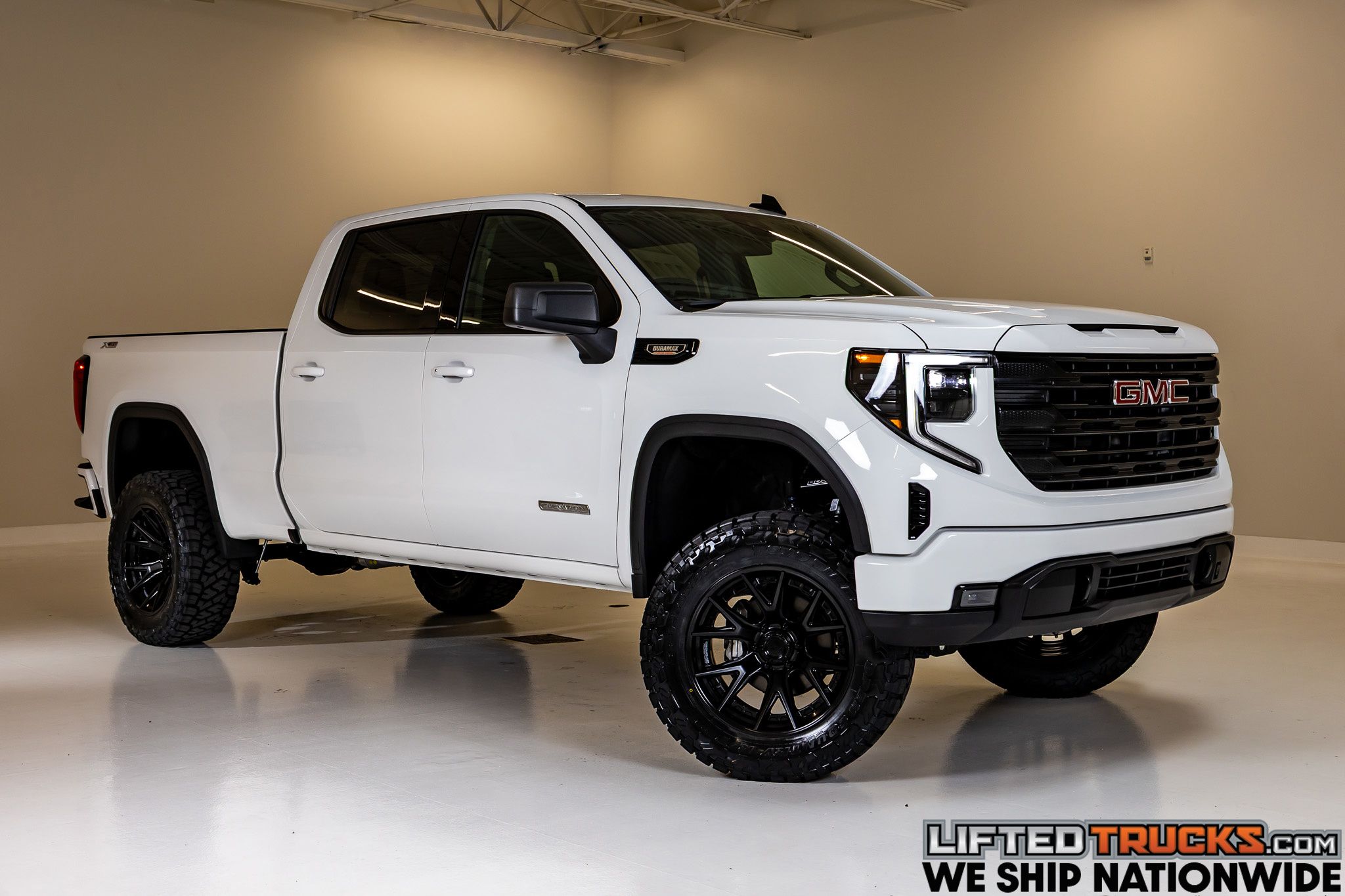 2026 GMC Sierra 4WD Crew Cab Short Box Elevation's photo