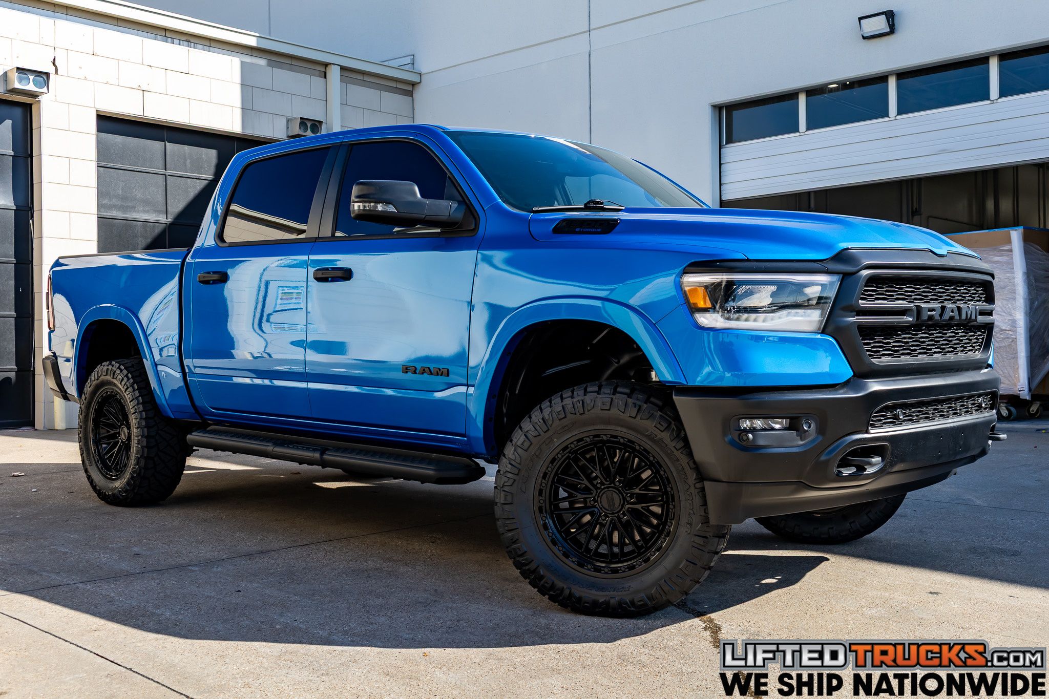 2023 RAM 1500 Big Horn/Lone Star 4x4 Crew Cab 5'7's photo