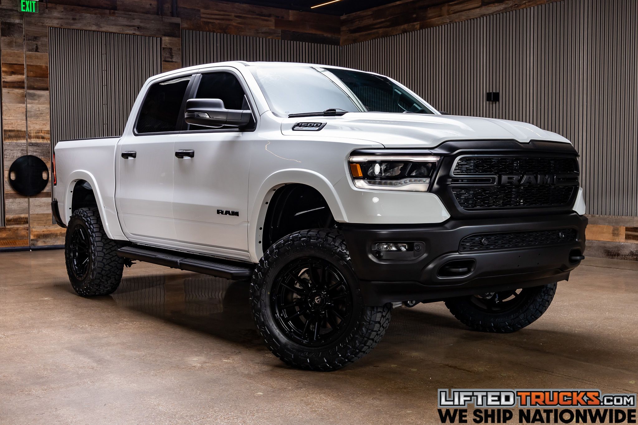 2023 RAM 1500 Big Horn/Lone Star 4x4 Crew Cab 5'7's photo