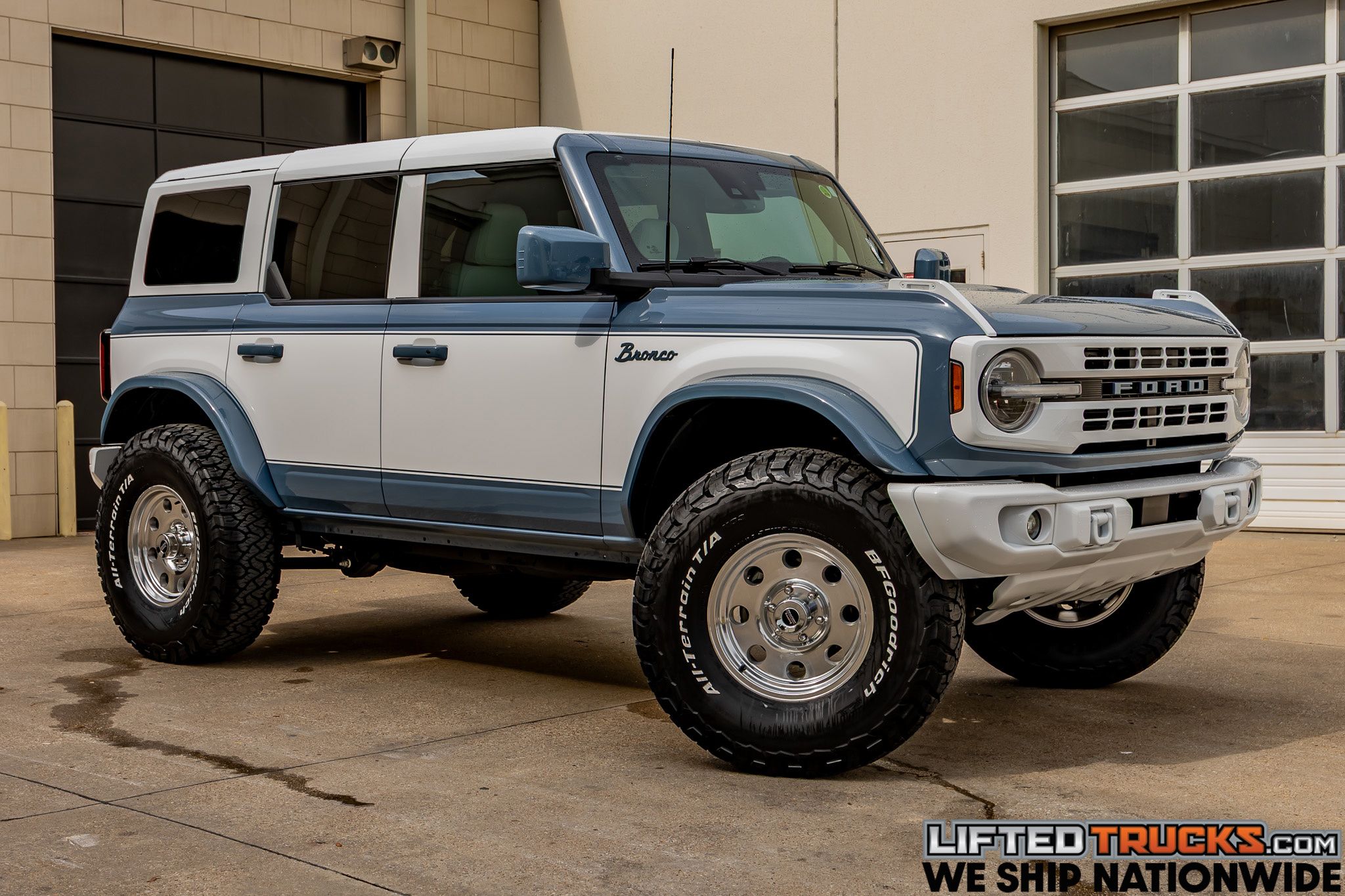 2023 Ford Bronco Heritage Edition's photo