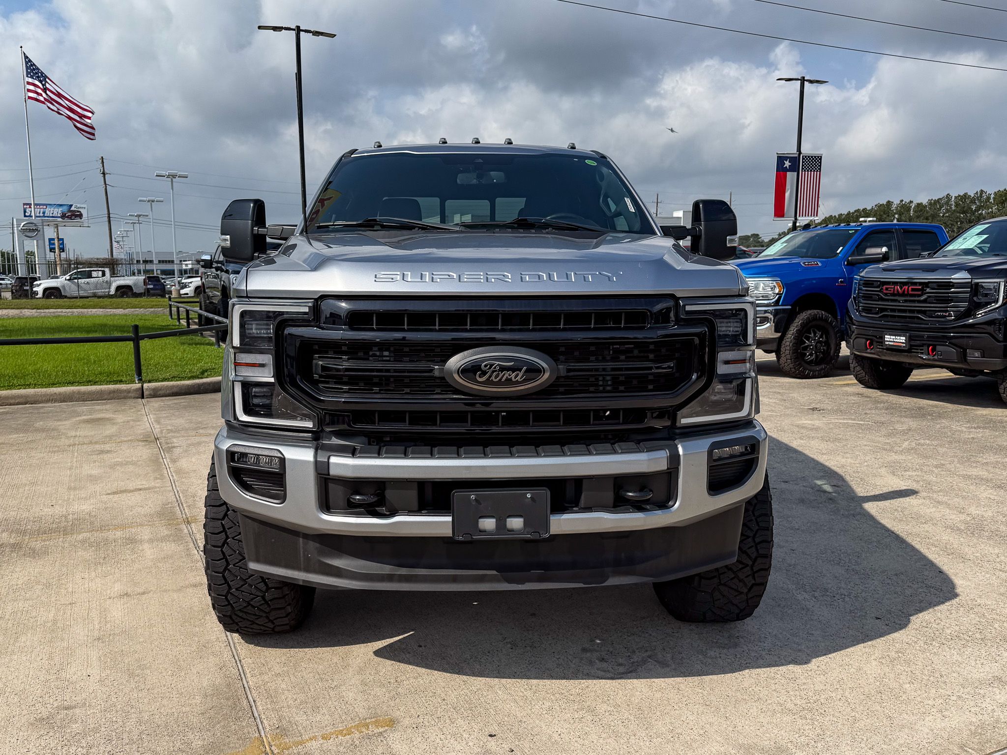 2022 Ford F-350 photo 2