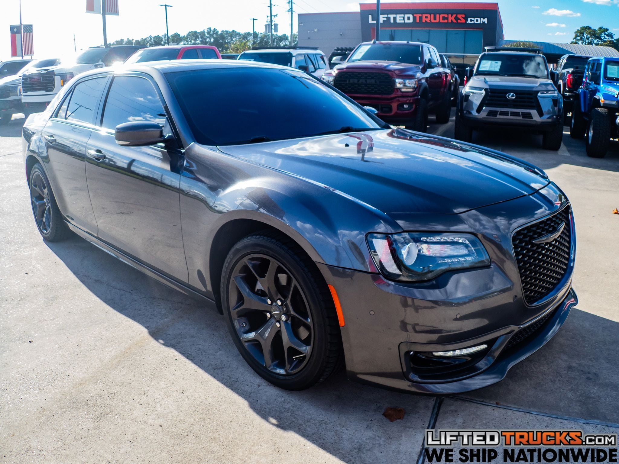 2023 Chrysler 300 Touring L's photo