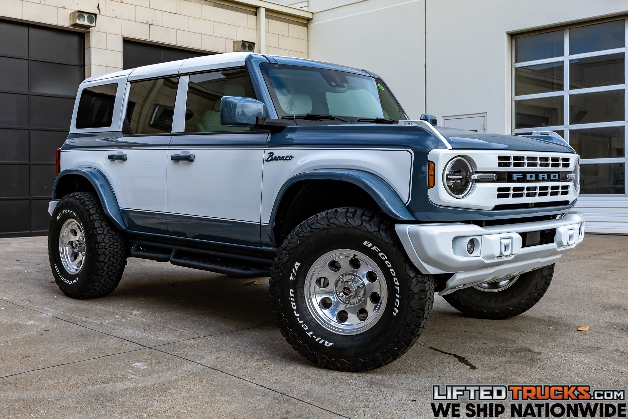 2023 Ford Bronco Heritage Edition's photo