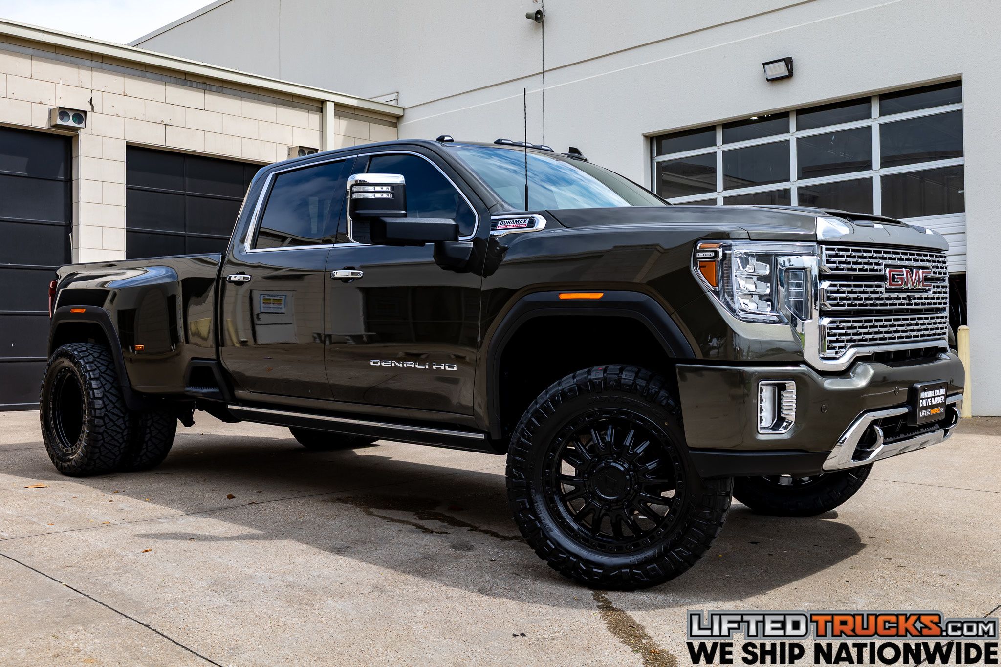 2023 GMC Sierra 4WD Crew Cab Long Box DRW Denali's photo