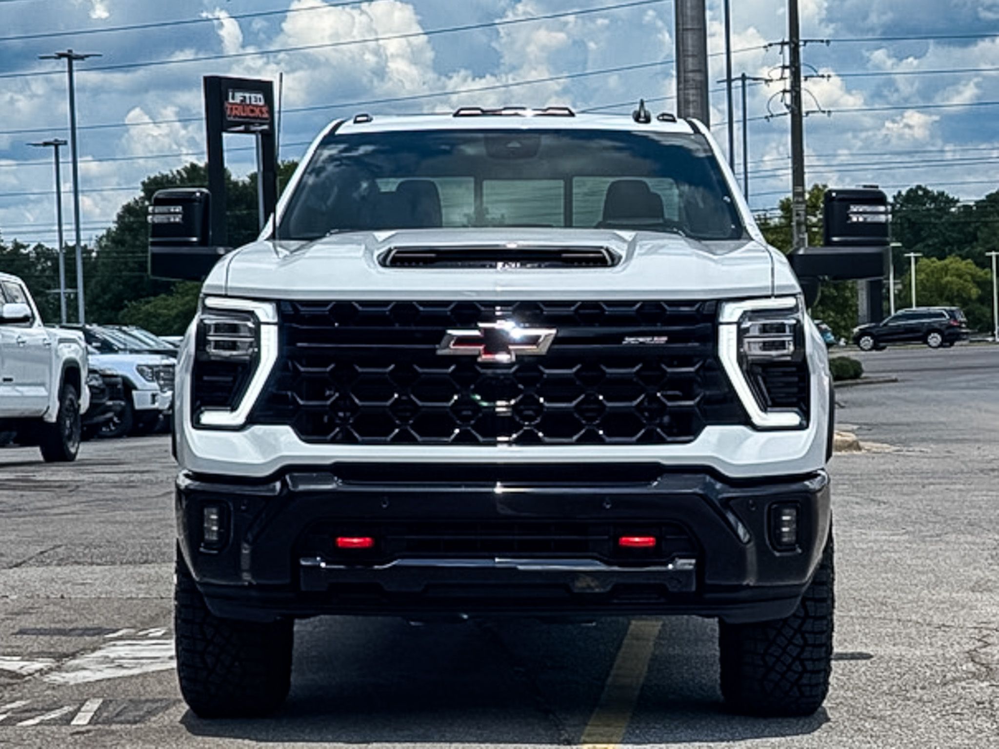 2025 Chevrolet Silverado 2500HD ZR2 photo 2