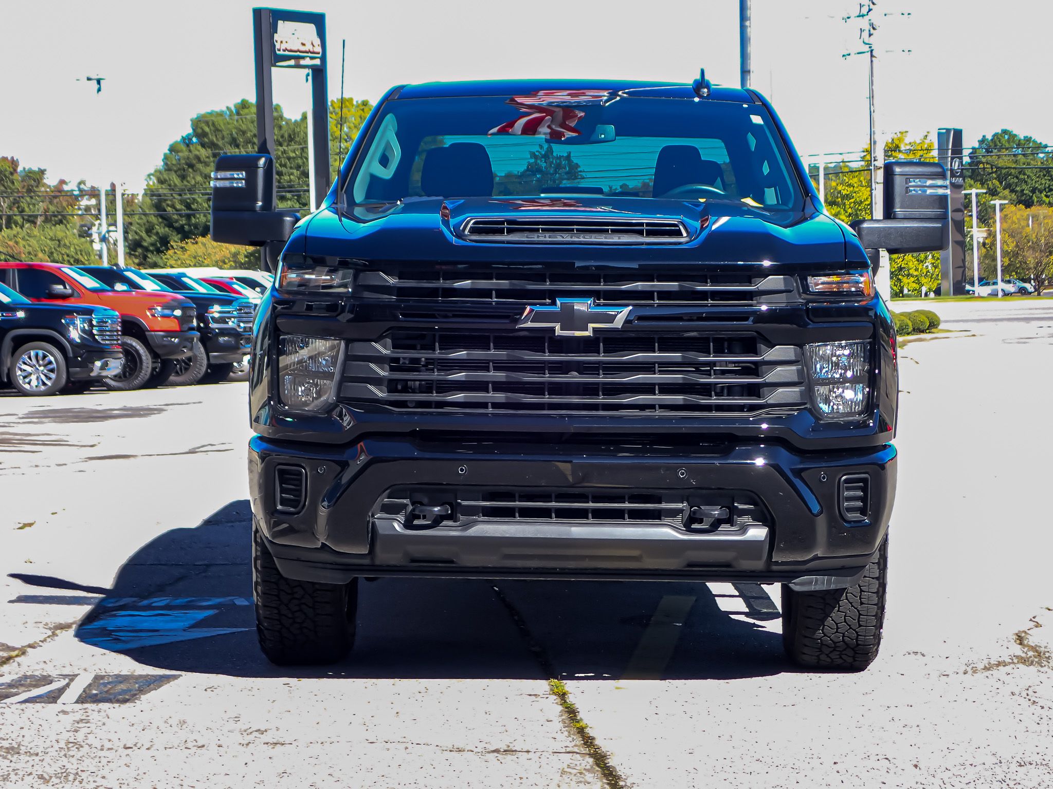 2025 Chevrolet Silverado 2500HD Custom photo 3