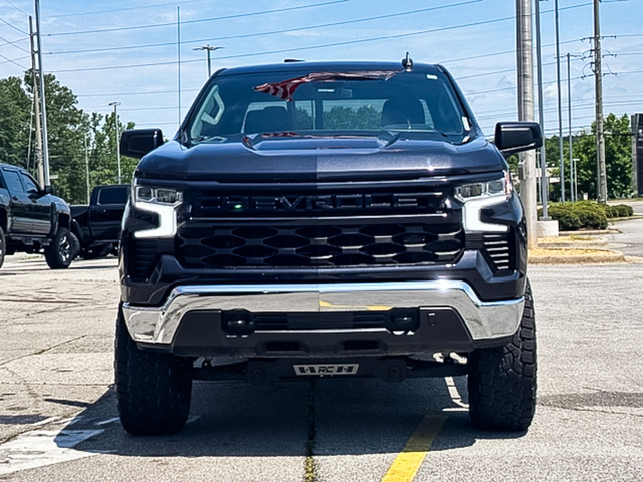 2023 Chevrolet Silverado 1500 LT photo 2