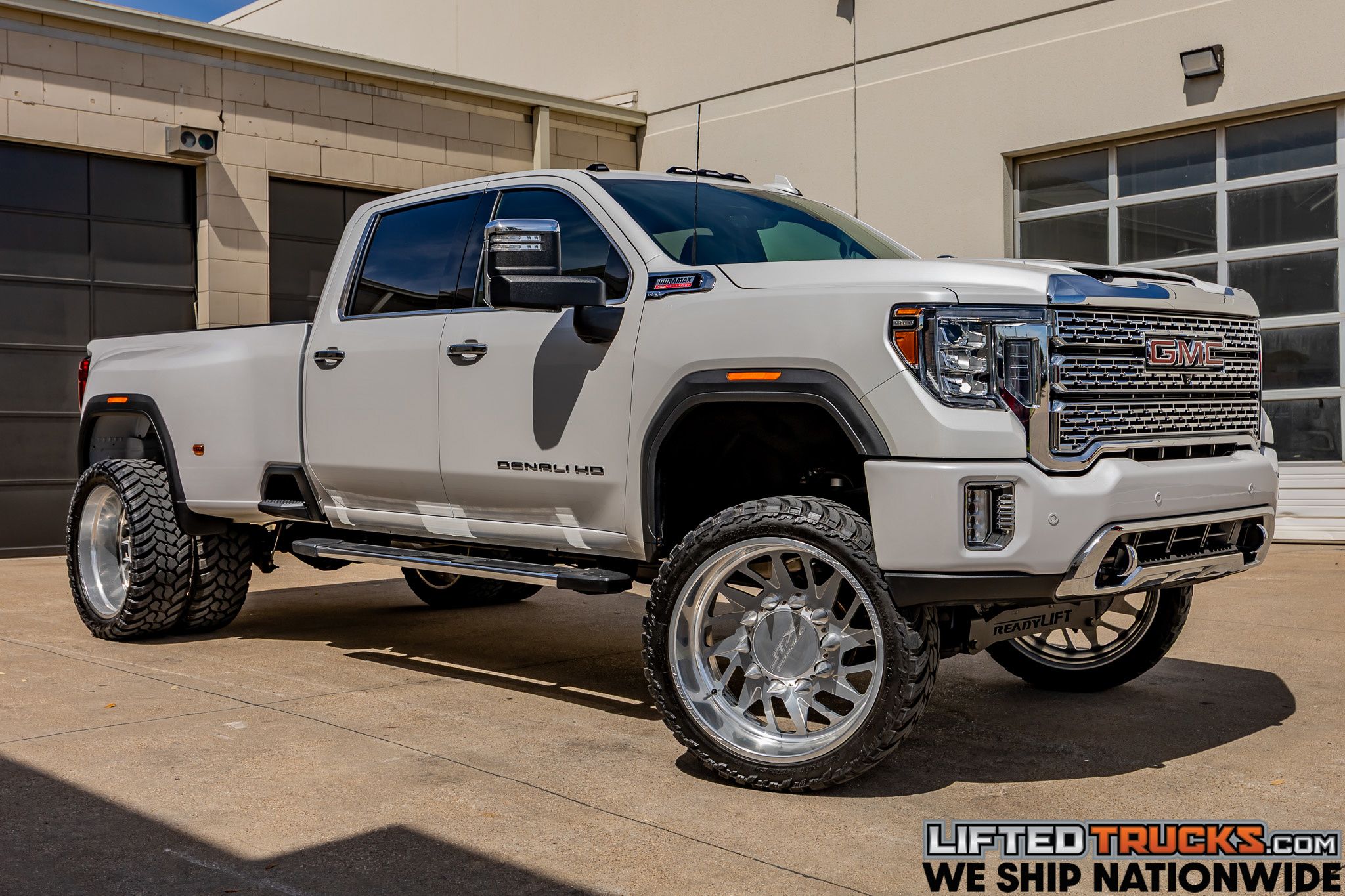 2023 GMC Sierra 4WD Crew Cab Long Box DRW Denali's photo