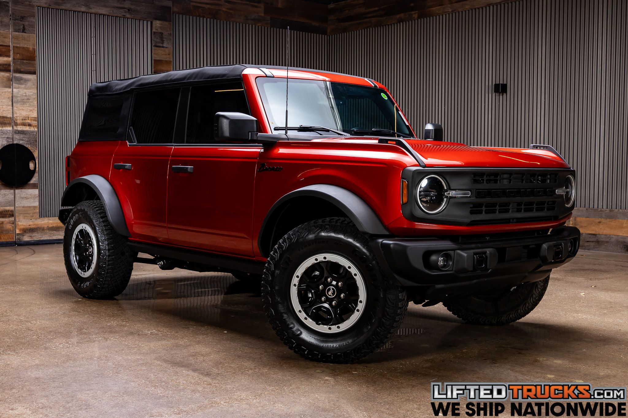 2023 Ford Bronco 4-Door Black Diamond's photo