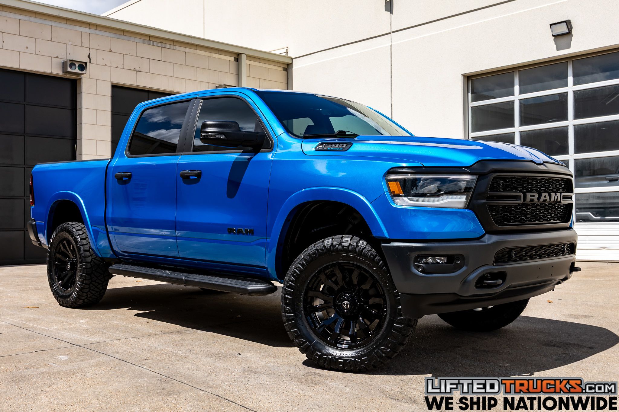 2023 RAM 1500 Big Horn/Lone Star 4x4 Crew Cab 5'7's photo