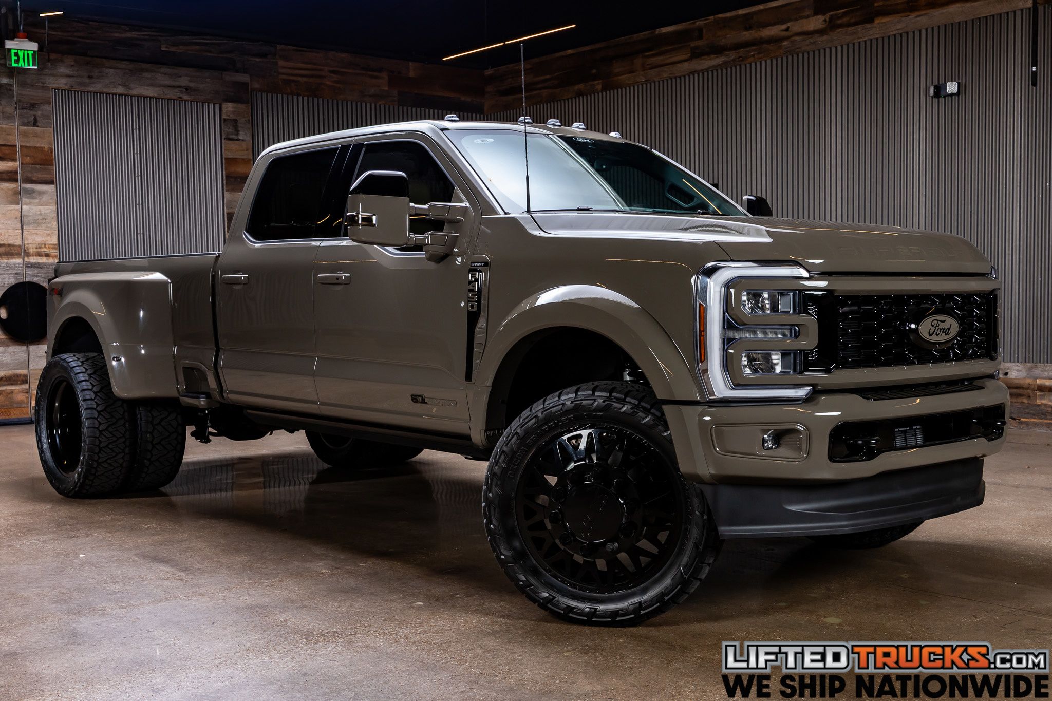 2026 Ford F-450 Super Duty Lariat's photo