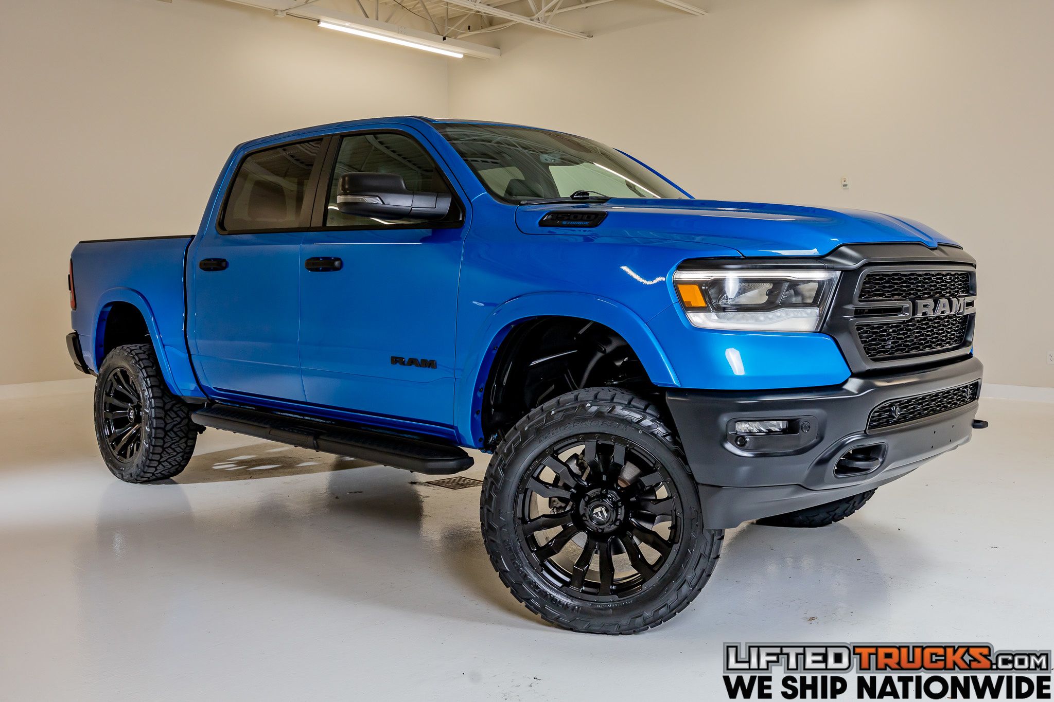 2023 RAM 1500 Big Horn/Lone Star 4x4 Crew Cab 5'7's photo