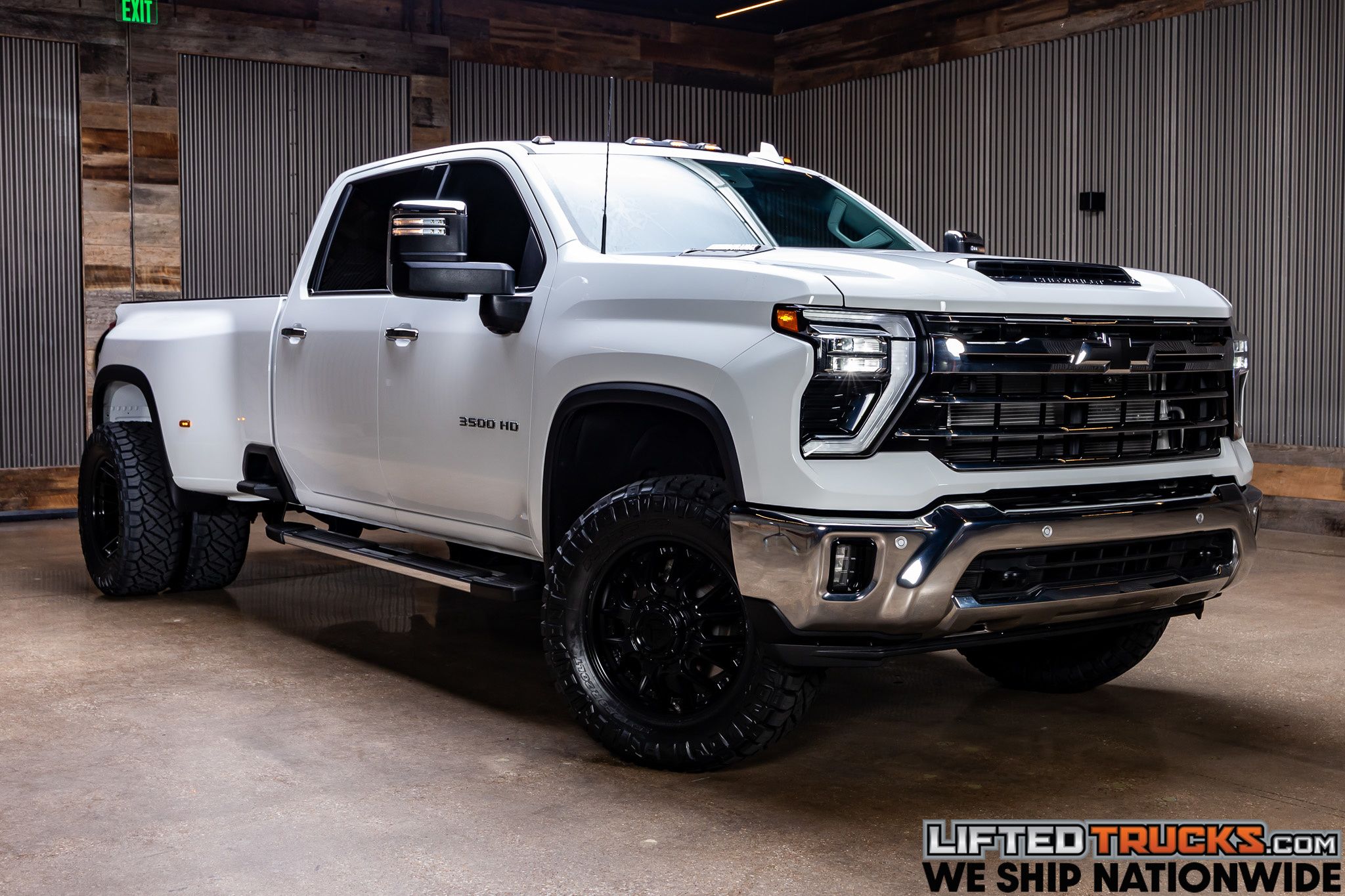 2025 Chevrolet Silverado HD LTZ 4WD Crew Cab Long Box DRW's photo
