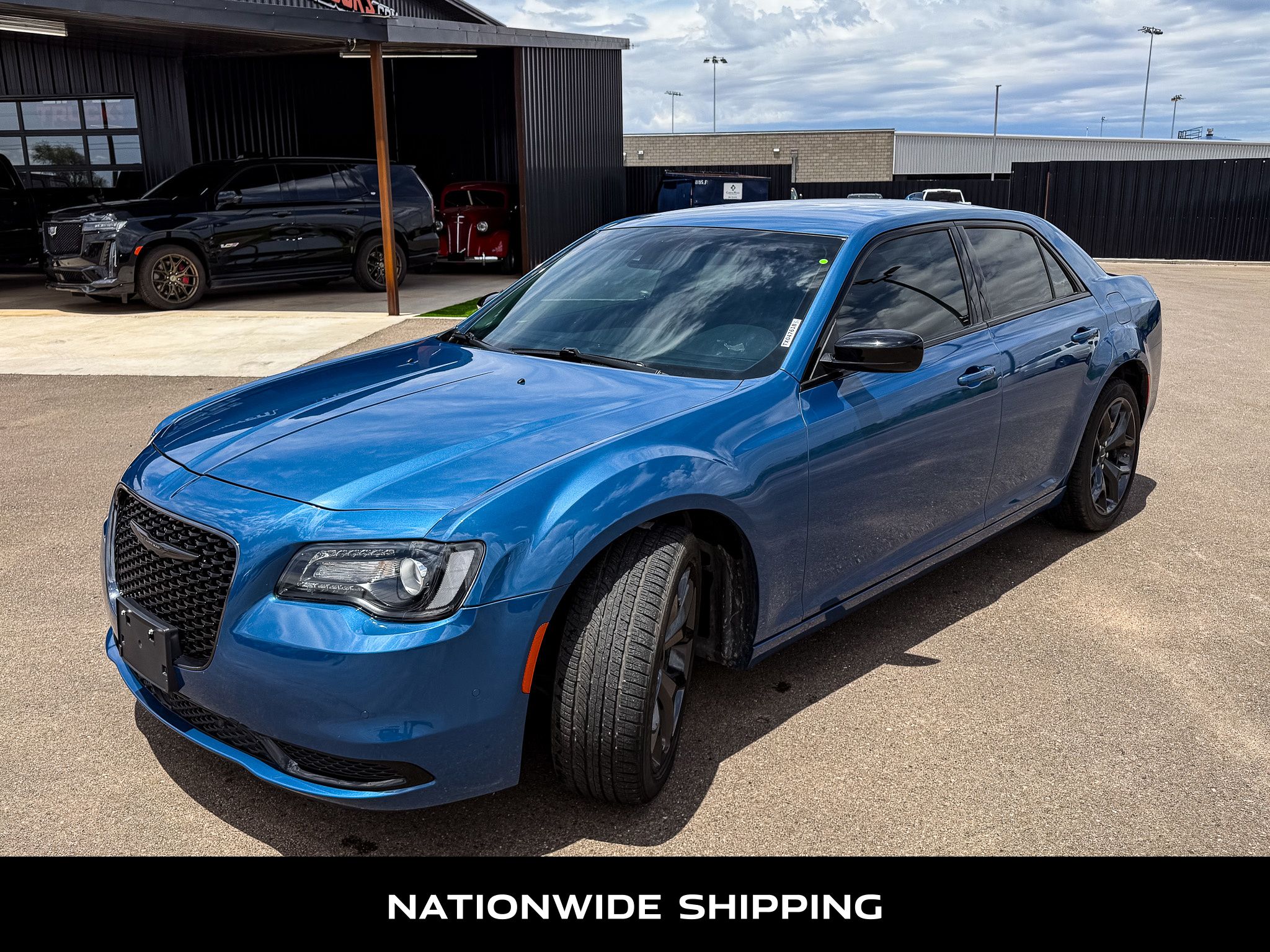 2023 Chrysler 300 Touring photo 3