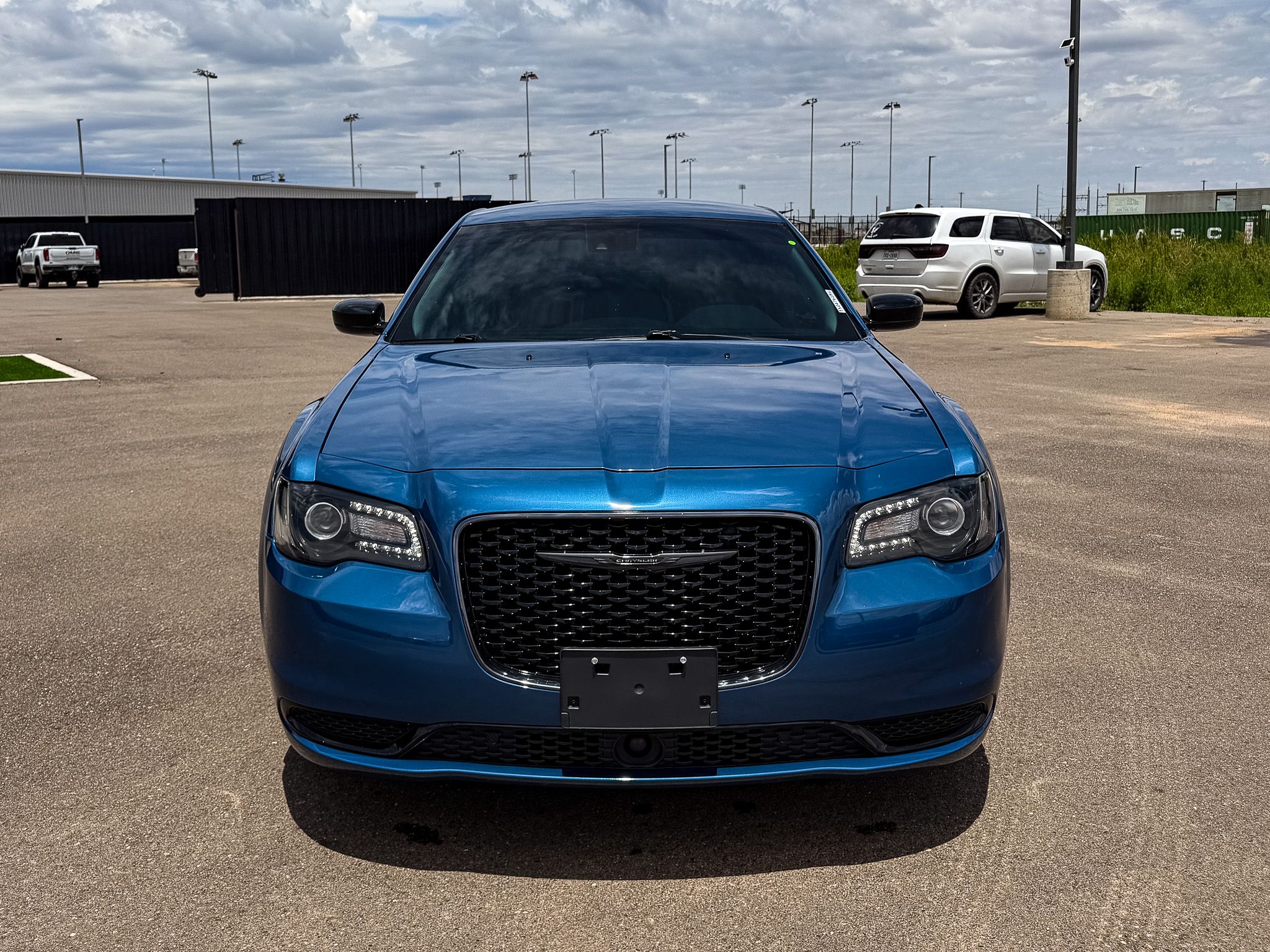 2023 Chrysler 300 Touring photo 2