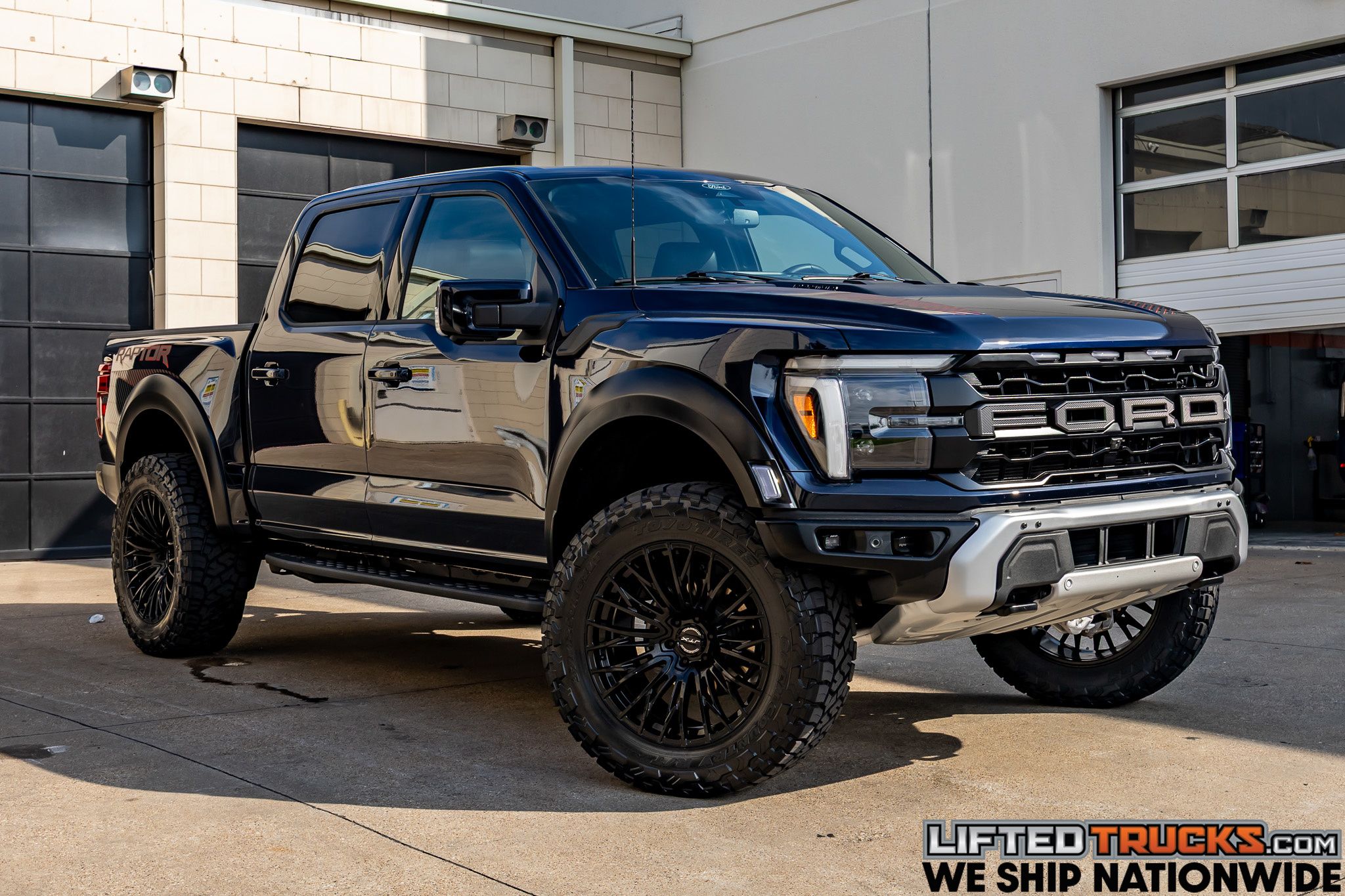 2025 Ford F-150 Raptor 4x4 SuperCrew 5-1/2 Box's photo