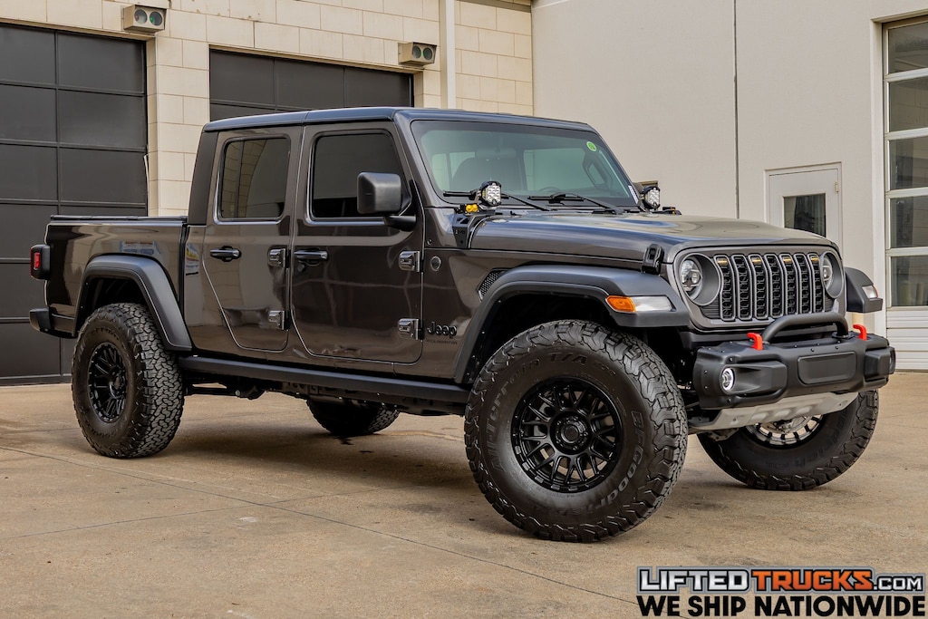 Used 2025 Jeep Gladiator Sport Truck