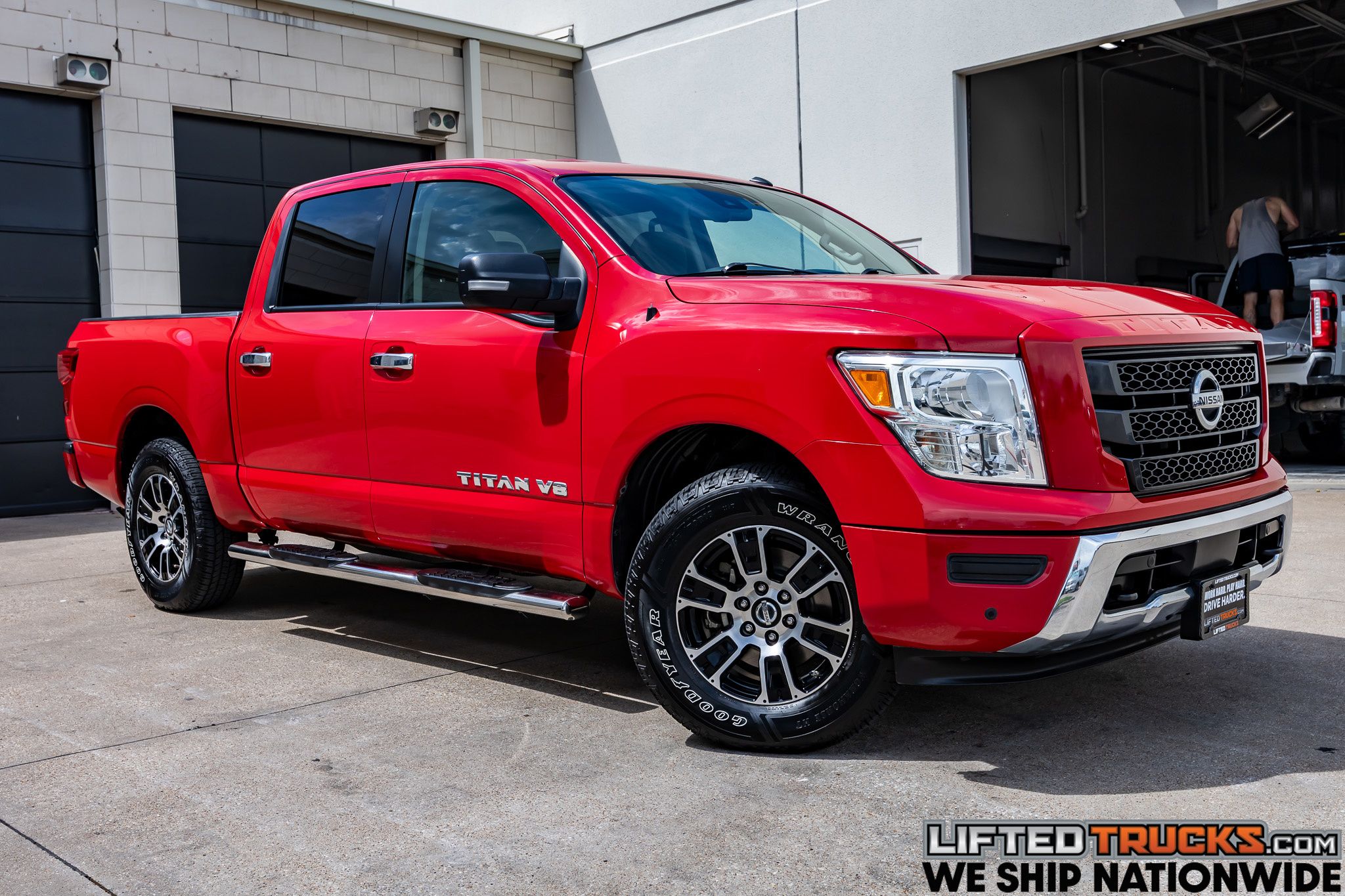 2020 Nissan Titan SV 4X4 Crew Cab's photo