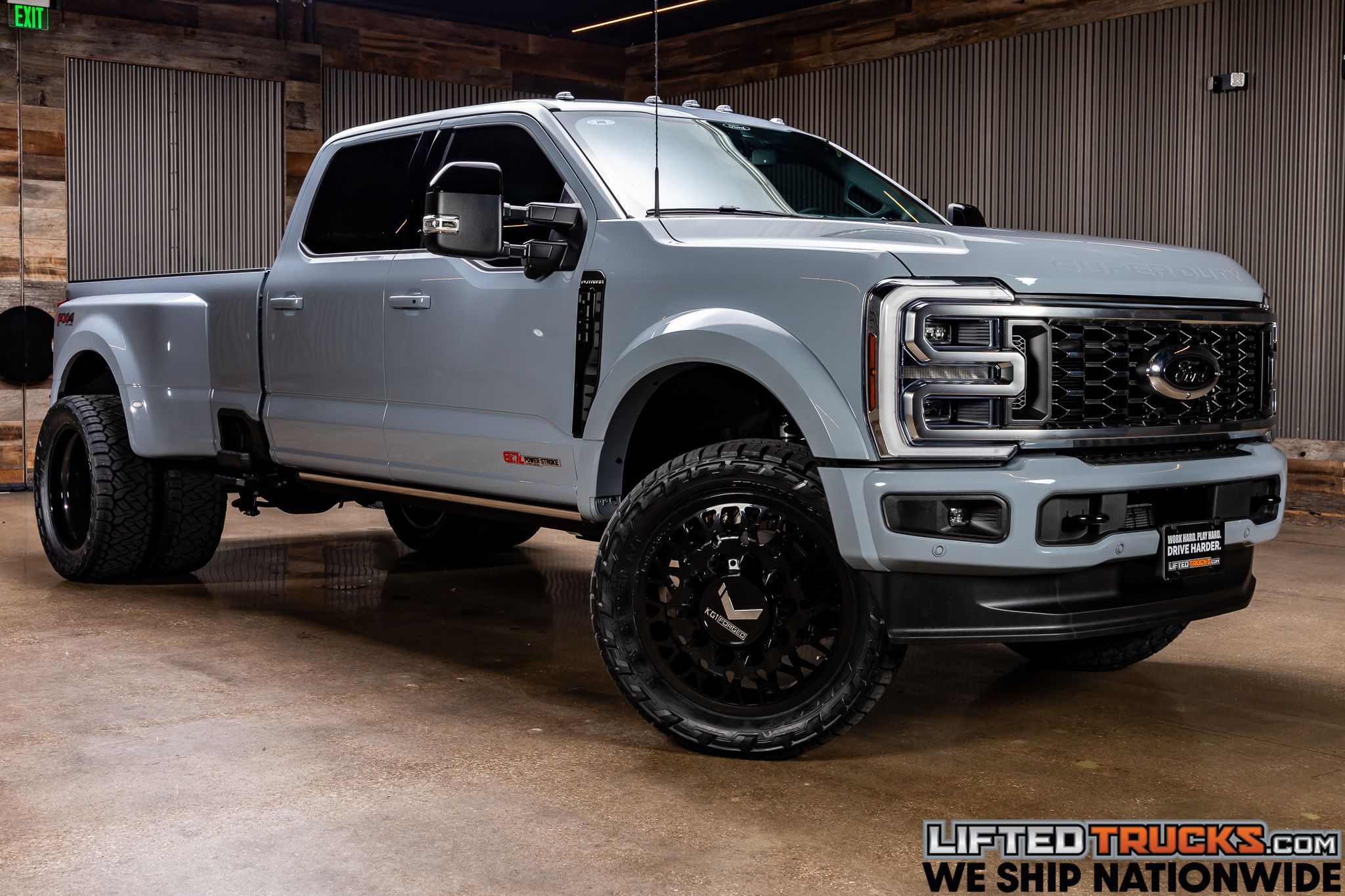 2025 Ford F-450 Super Duty Platinum's photo