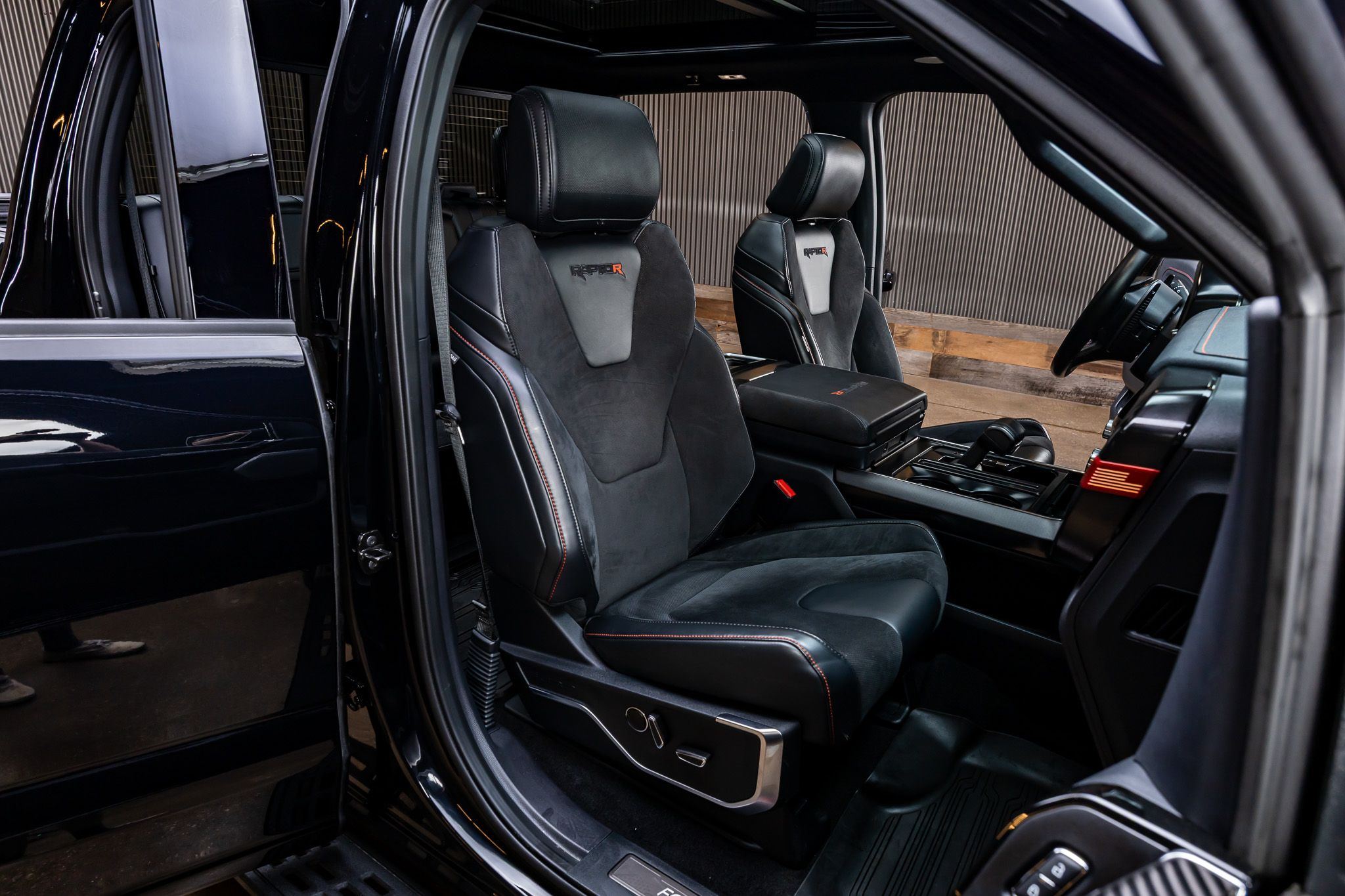 2023 Ford F-150 Raptor - Photo 33