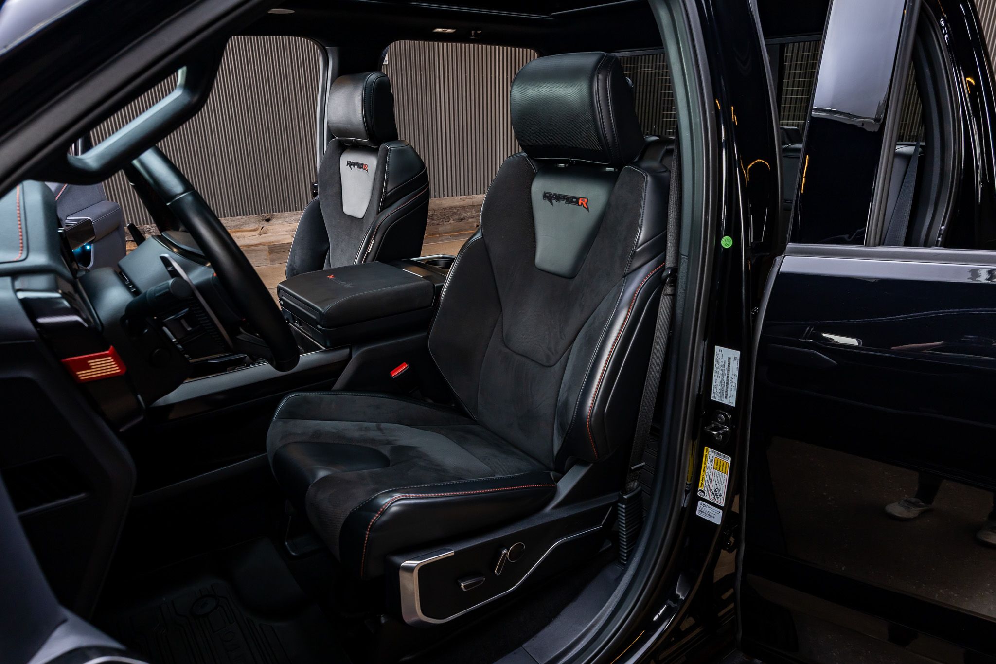 2023 Ford F-150 Raptor - Photo 31