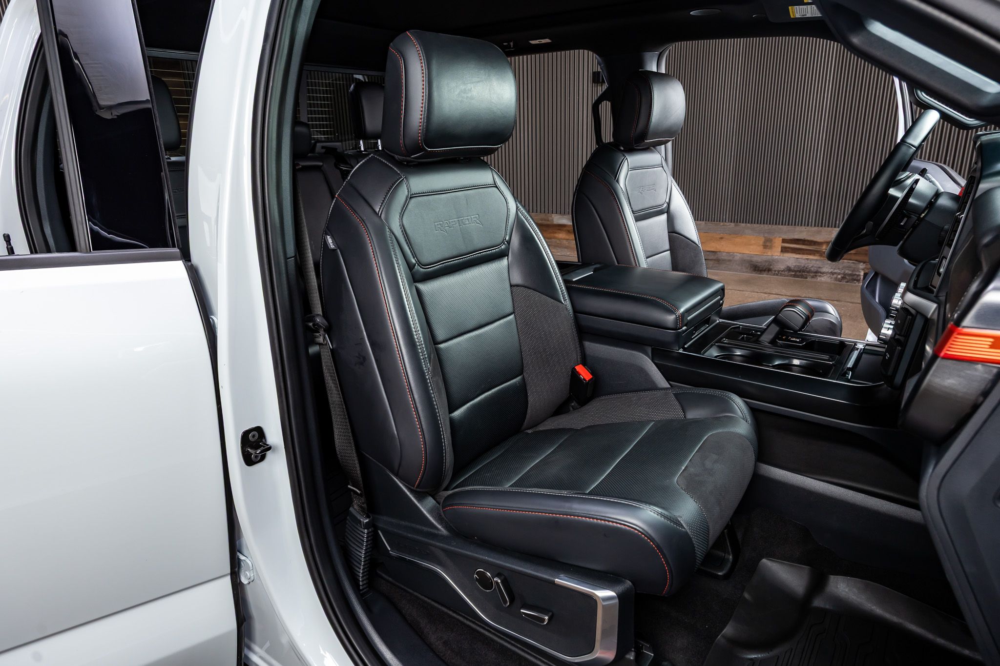 2025 Ford F-150 Raptor - Photo 31