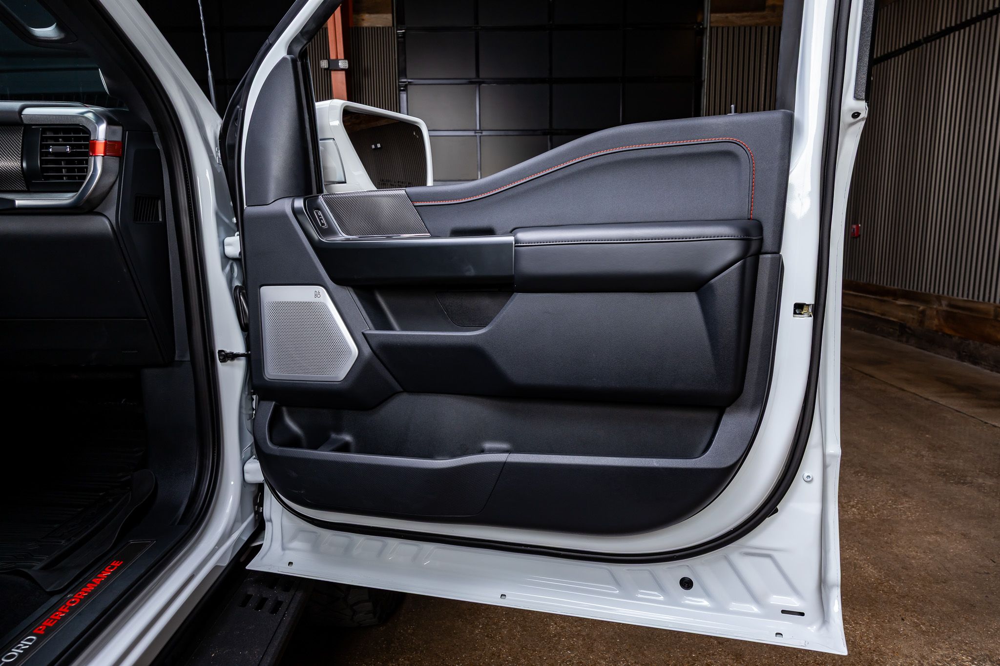 2025 Ford F-150 Raptor - Photo 37