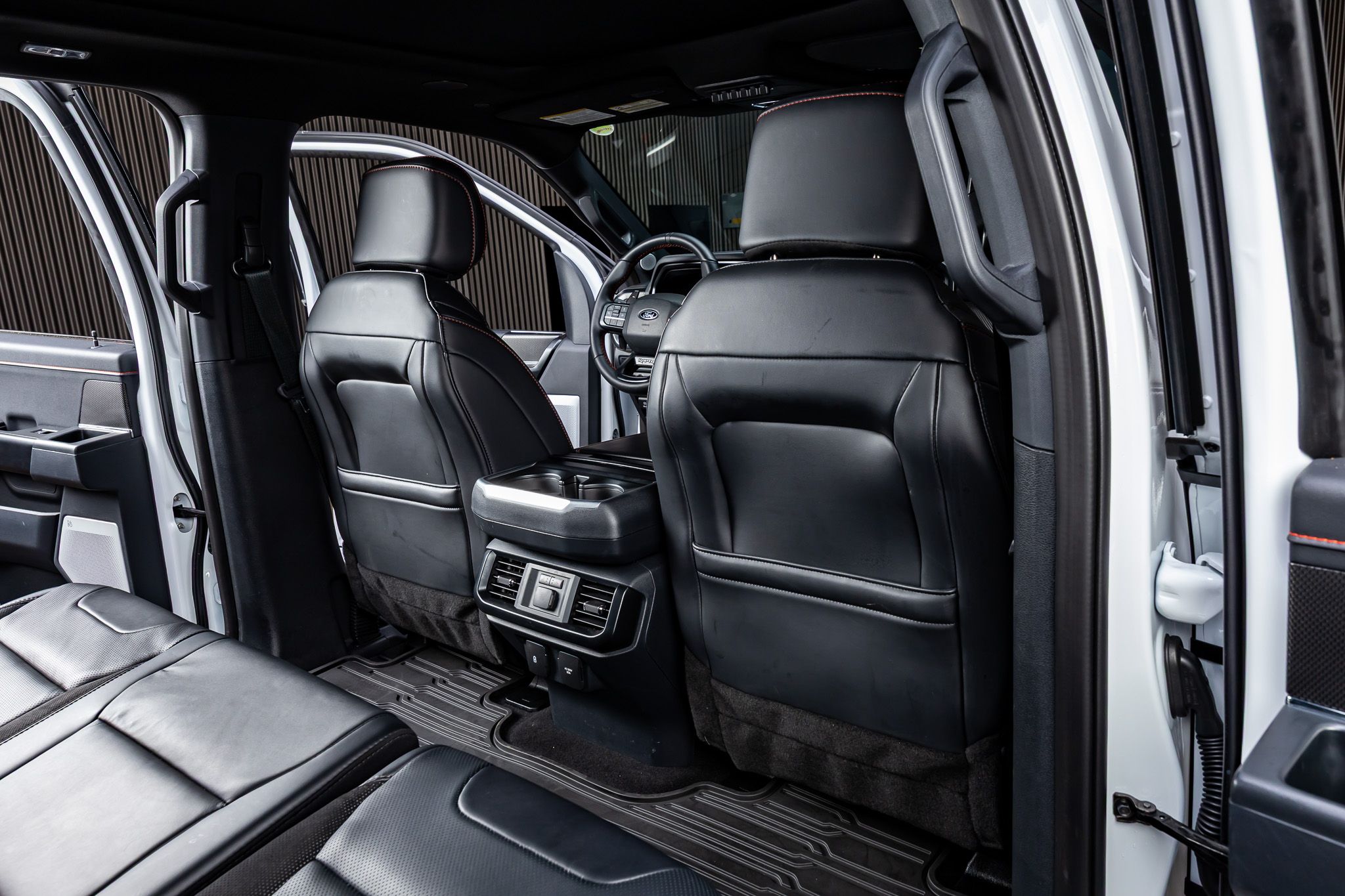 2025 Ford F-150 Raptor - Photo 32