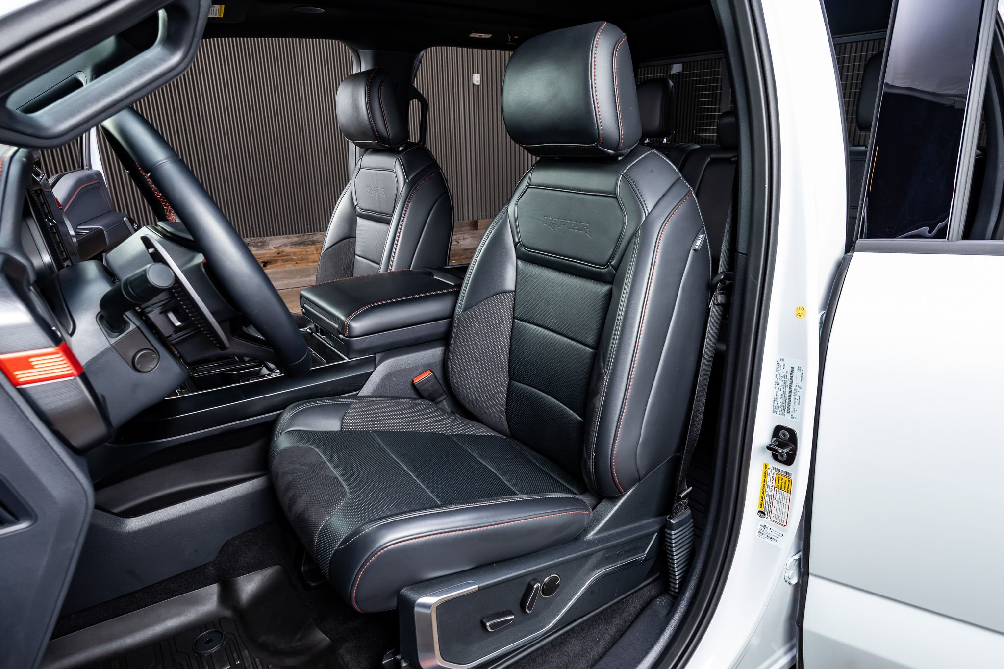 2025 Ford F-150 Raptor - Photo 30