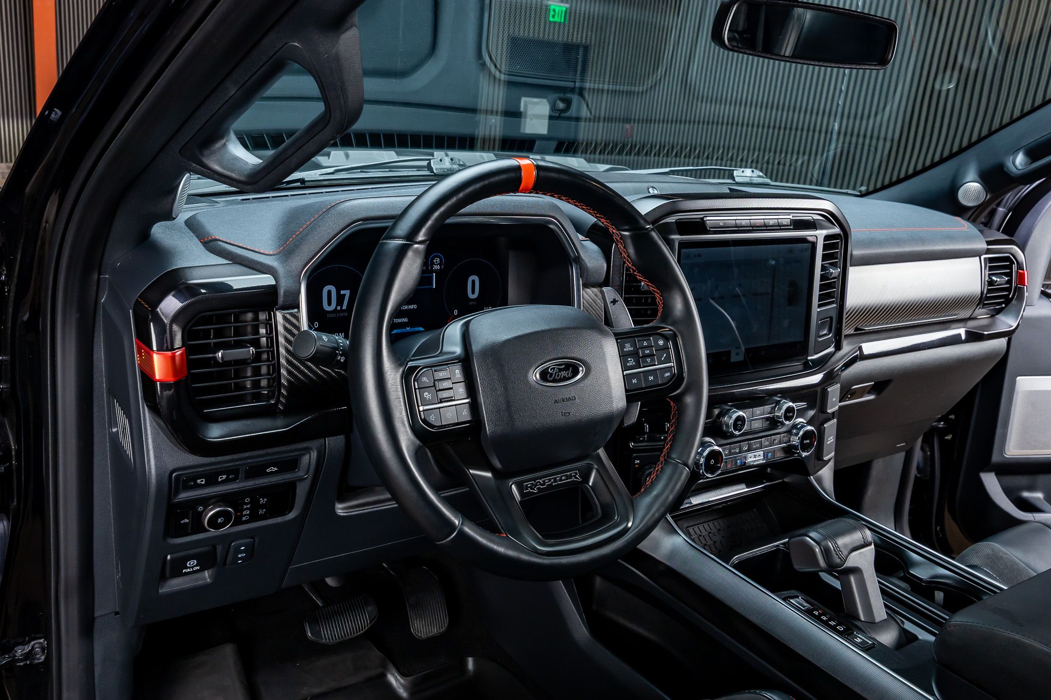 2023 Ford F-150 Raptor - Photo 17