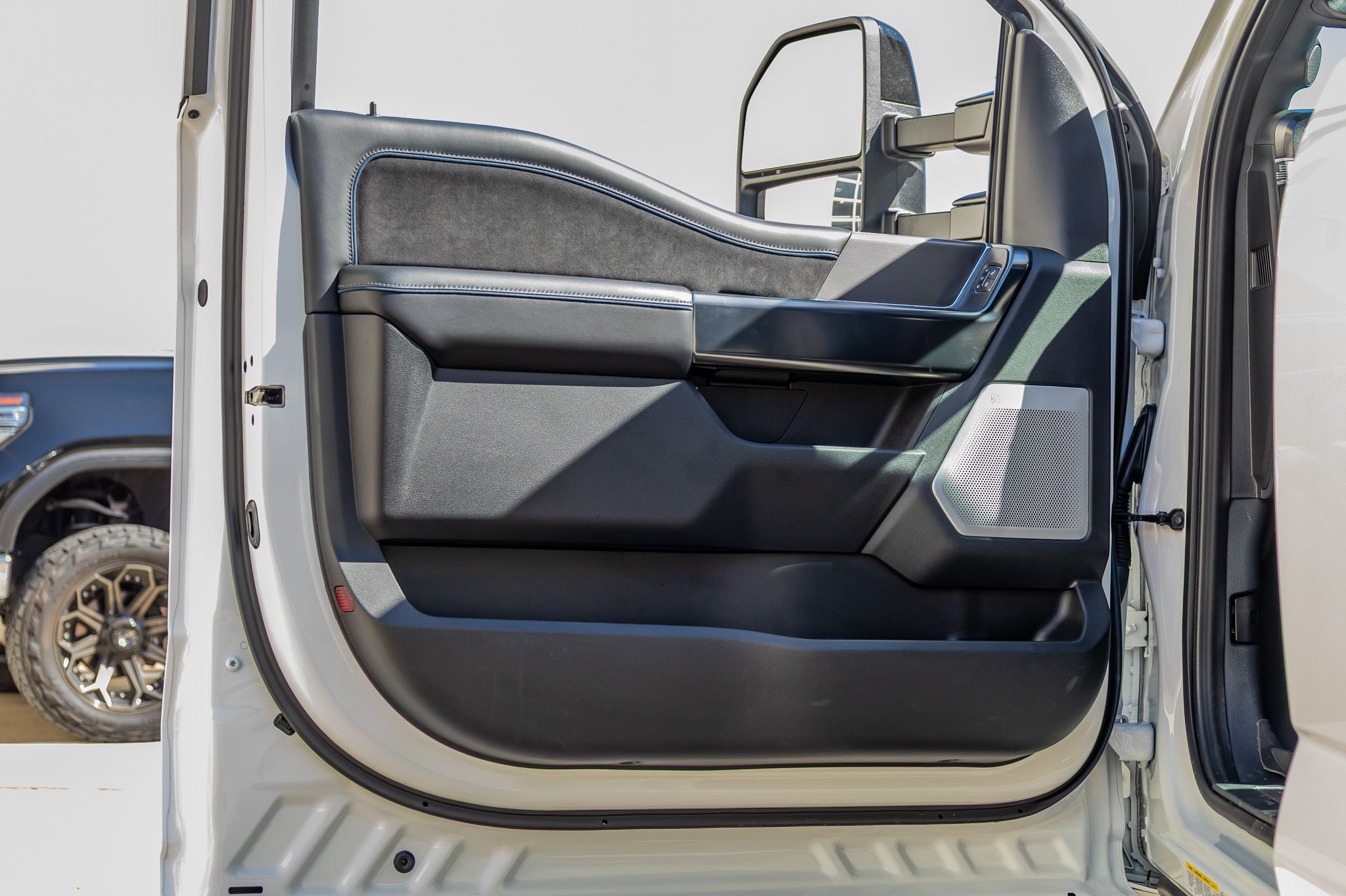 2026 Ford F-450 Super Duty Platinum - Photo 35