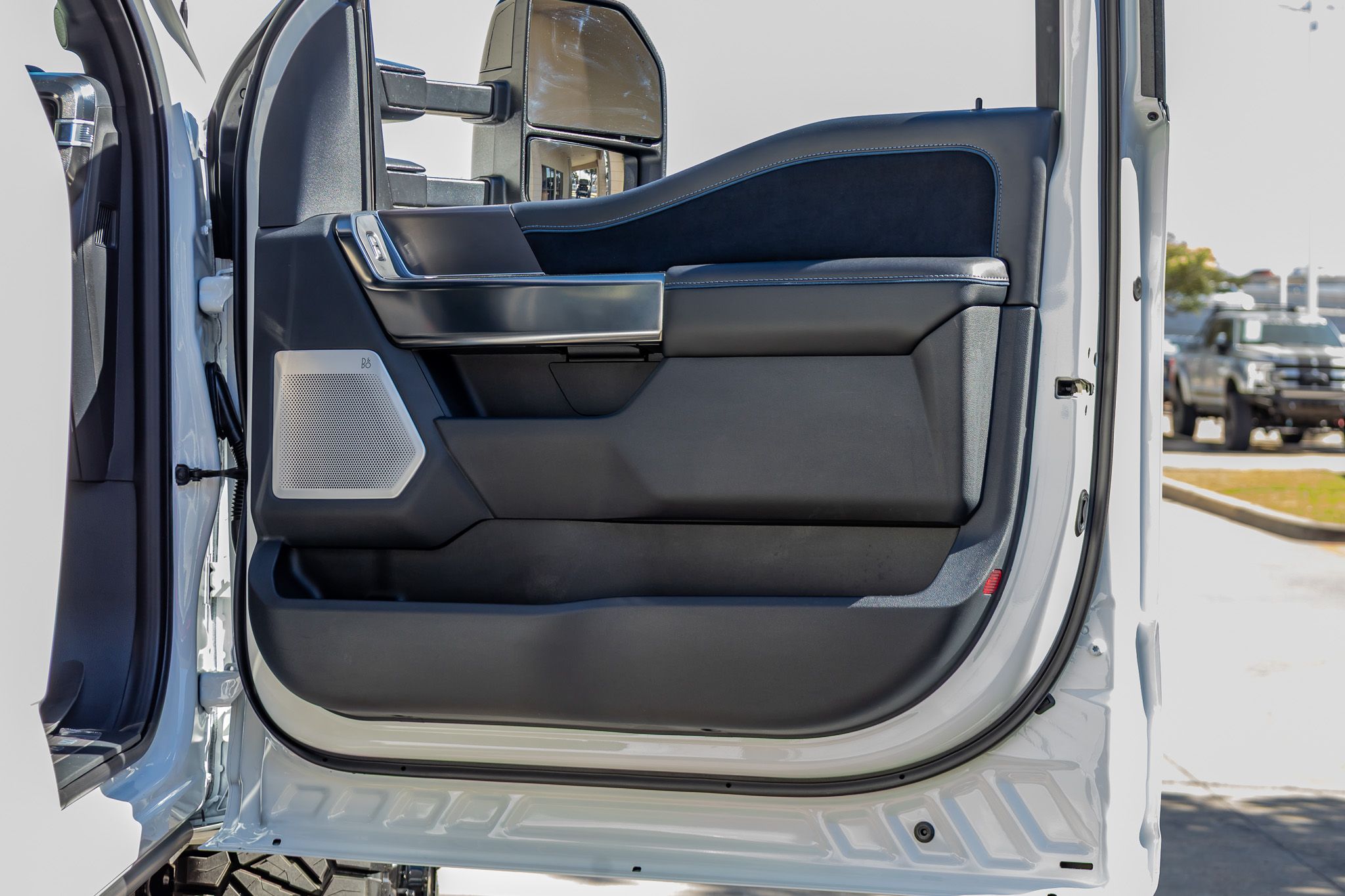 2026 Ford F-450 Super Duty Platinum - Photo 36