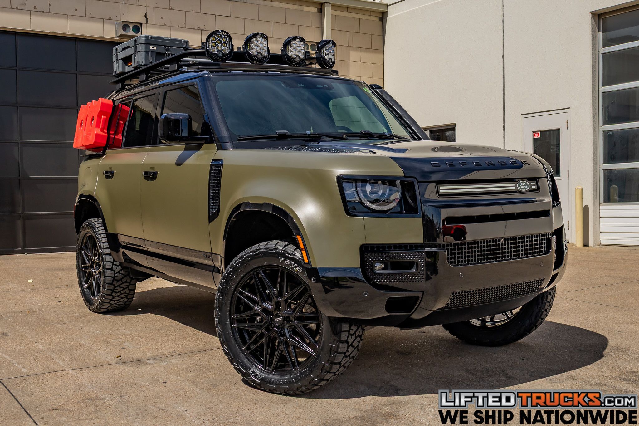 2023 Land Rover Defender V8