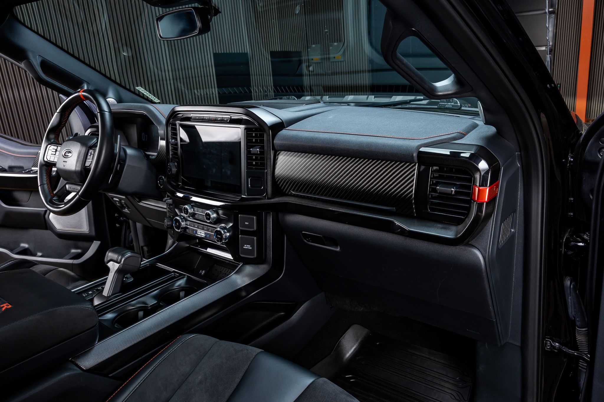 2023 Ford F-150 Raptor - Photo 18
