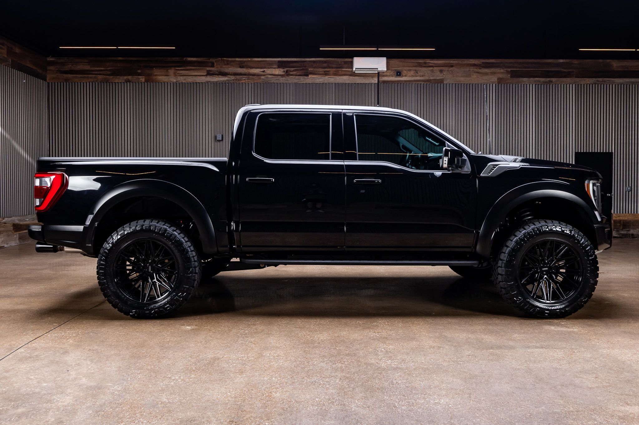 2023 Ford F-150 Raptor - Photo 11