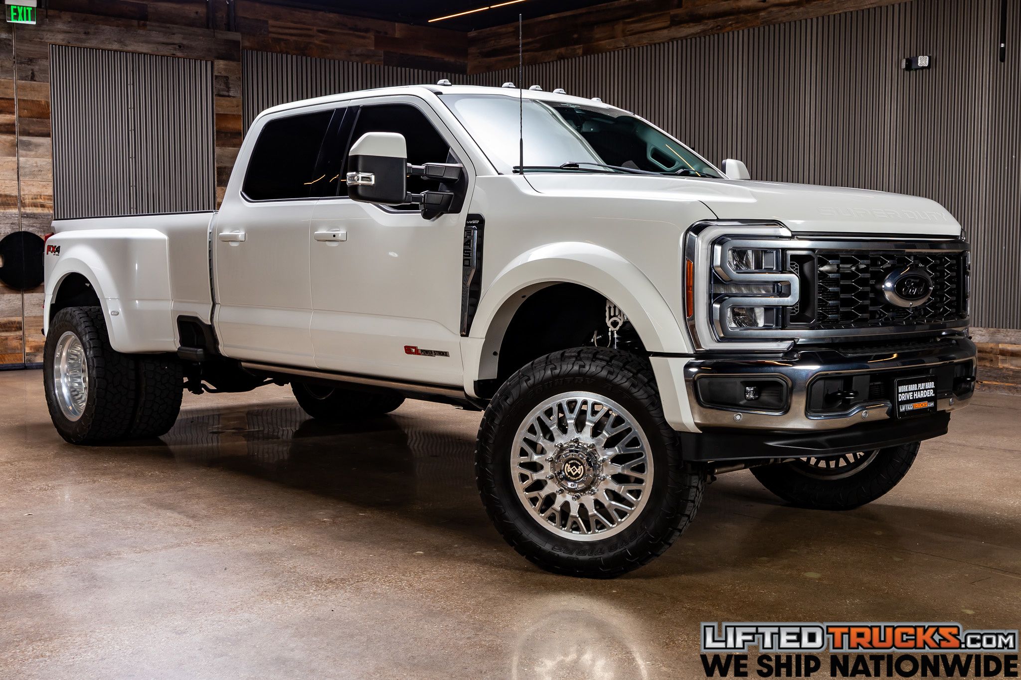 2023 Ford F-450 Super Duty Lariat's photo
