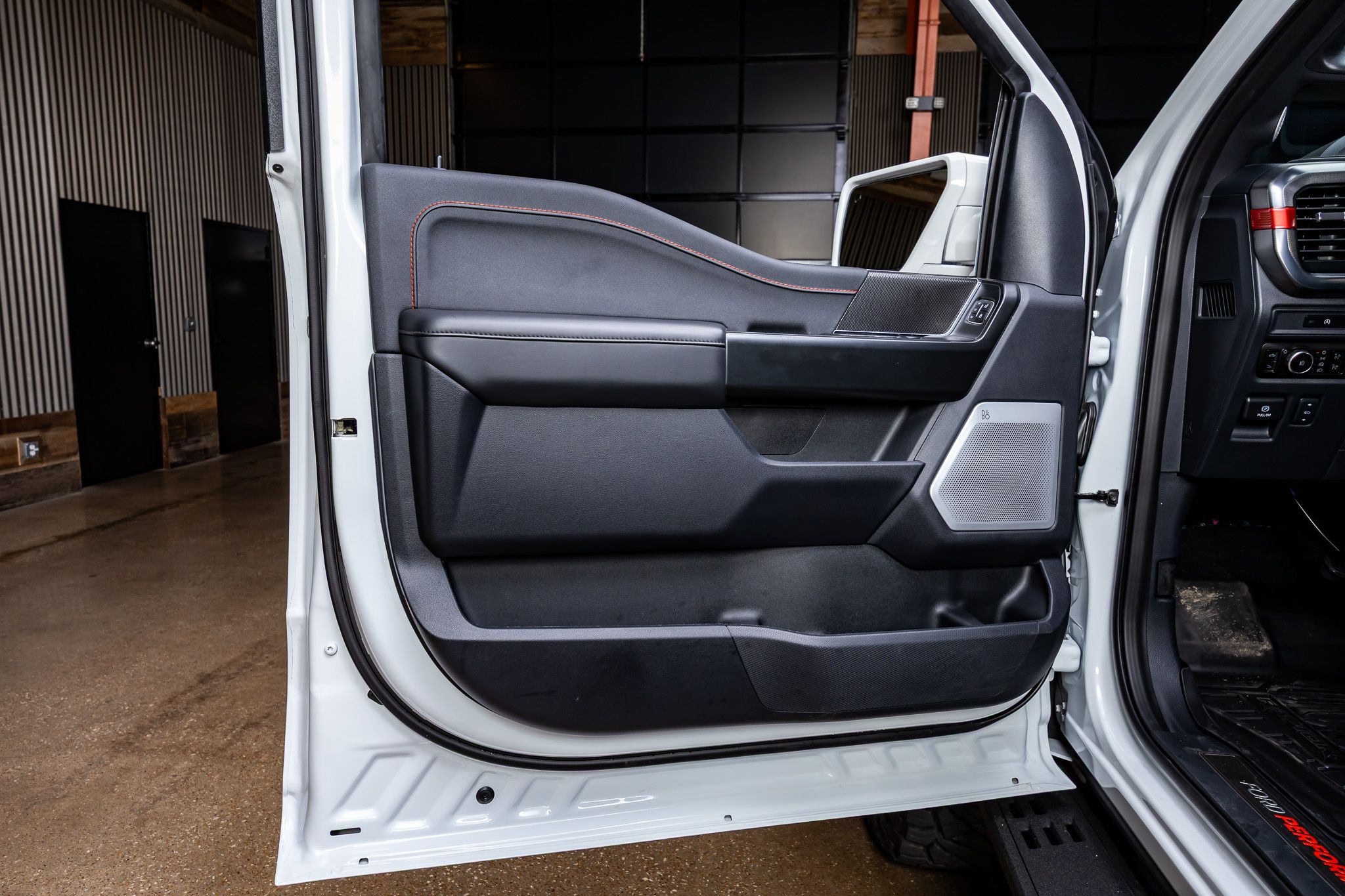 2025 Ford F-150 Raptor - Photo 36