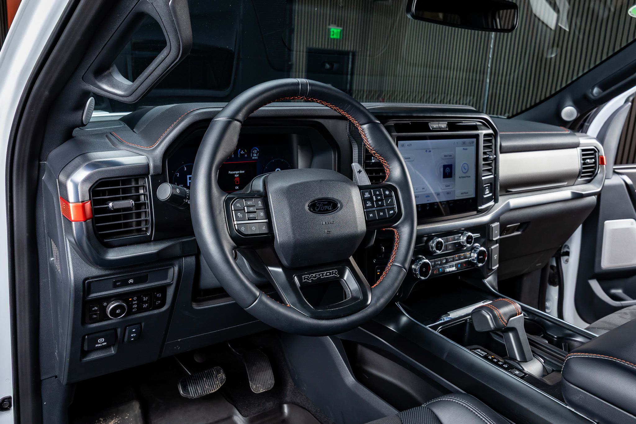 2025 Ford F-150 Raptor - Photo 17