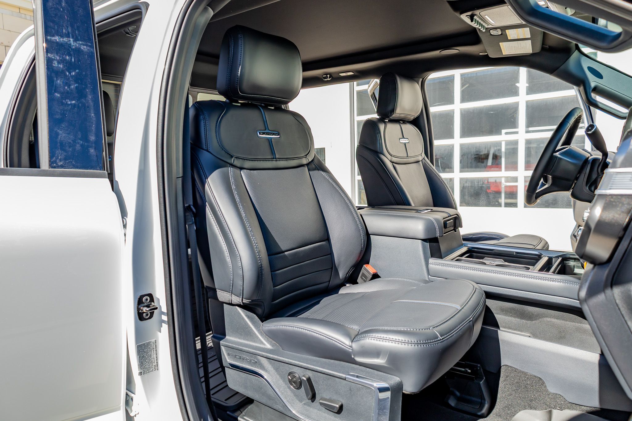 2026 Ford F-450 Super Duty Platinum - Photo 30