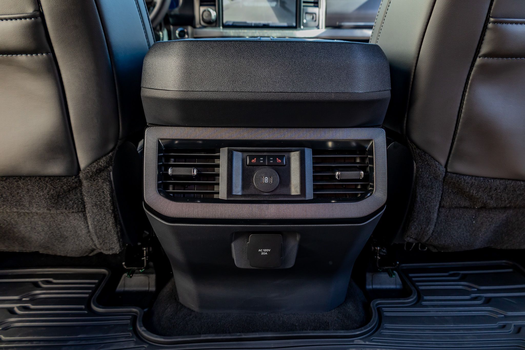 2026 Ford F-450 Super Duty Platinum - Photo 31