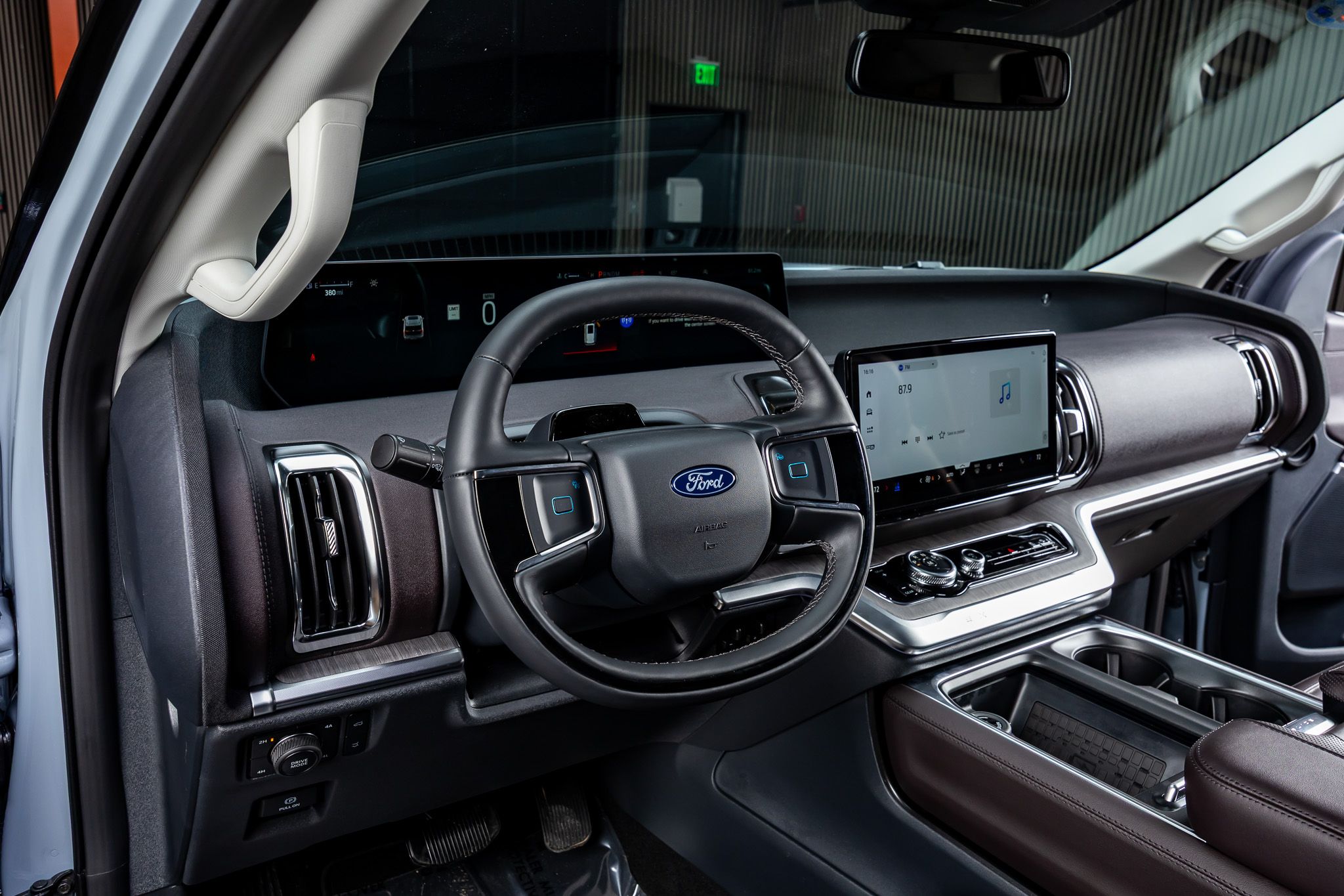 2025 Ford Expedition Platinum - Photo 17