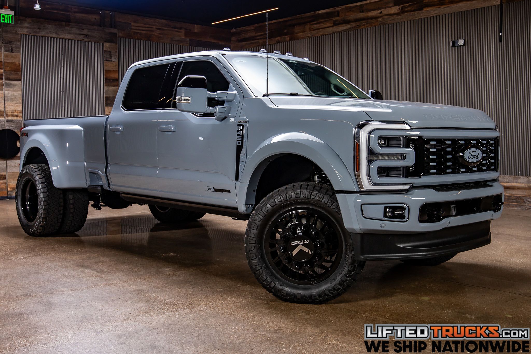 2026 Ford F-450 Super Duty Platinum's photo