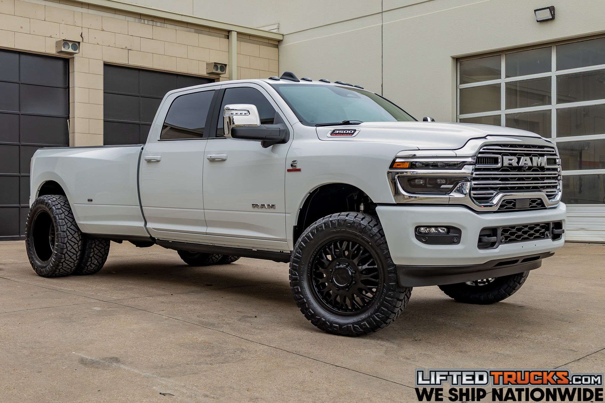 2025 RAM 3500 Laramie 4X4 Crew Cab LWB's photo