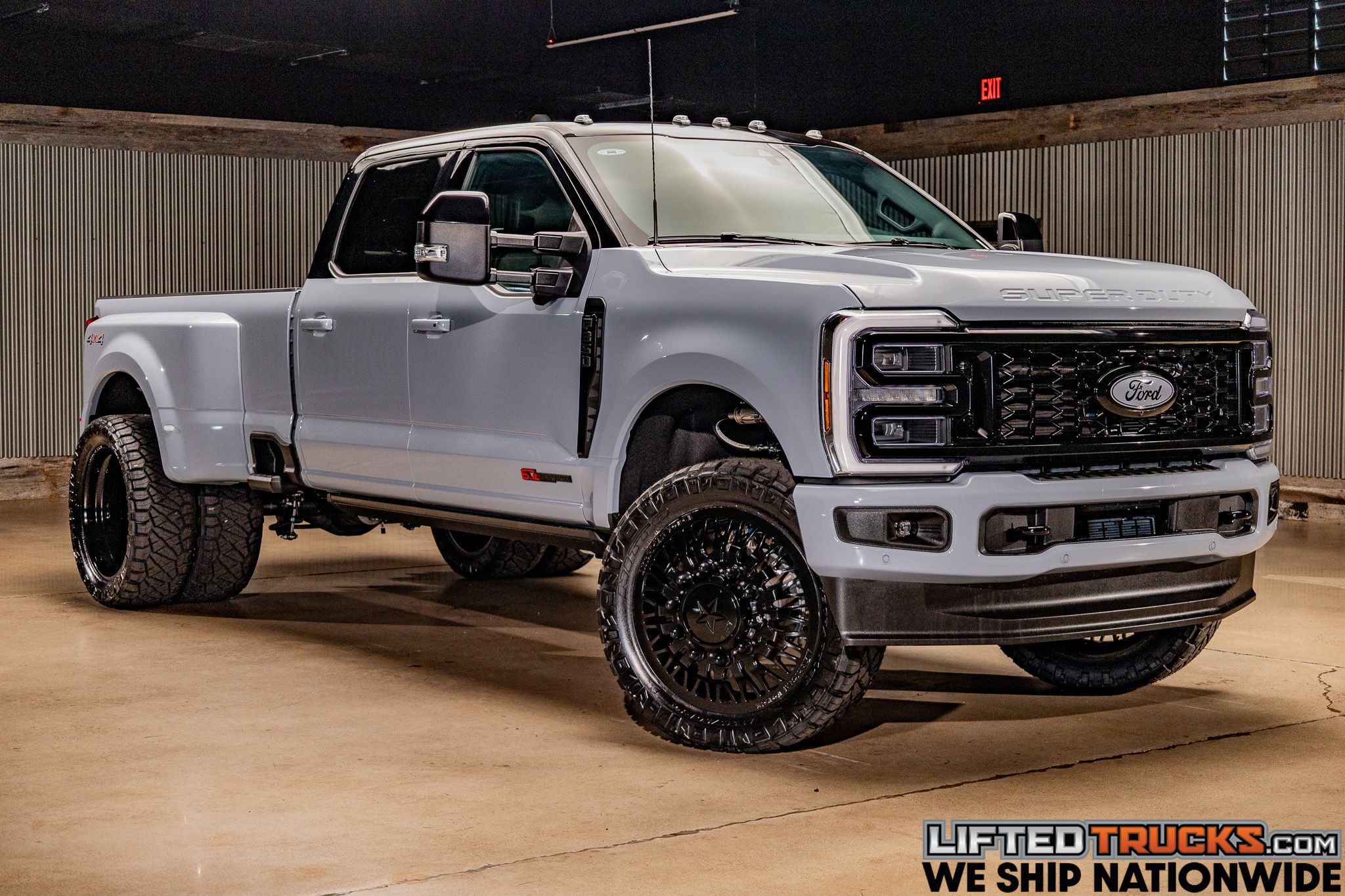 2025 Ford F-350 Super Duty Platinum's photo