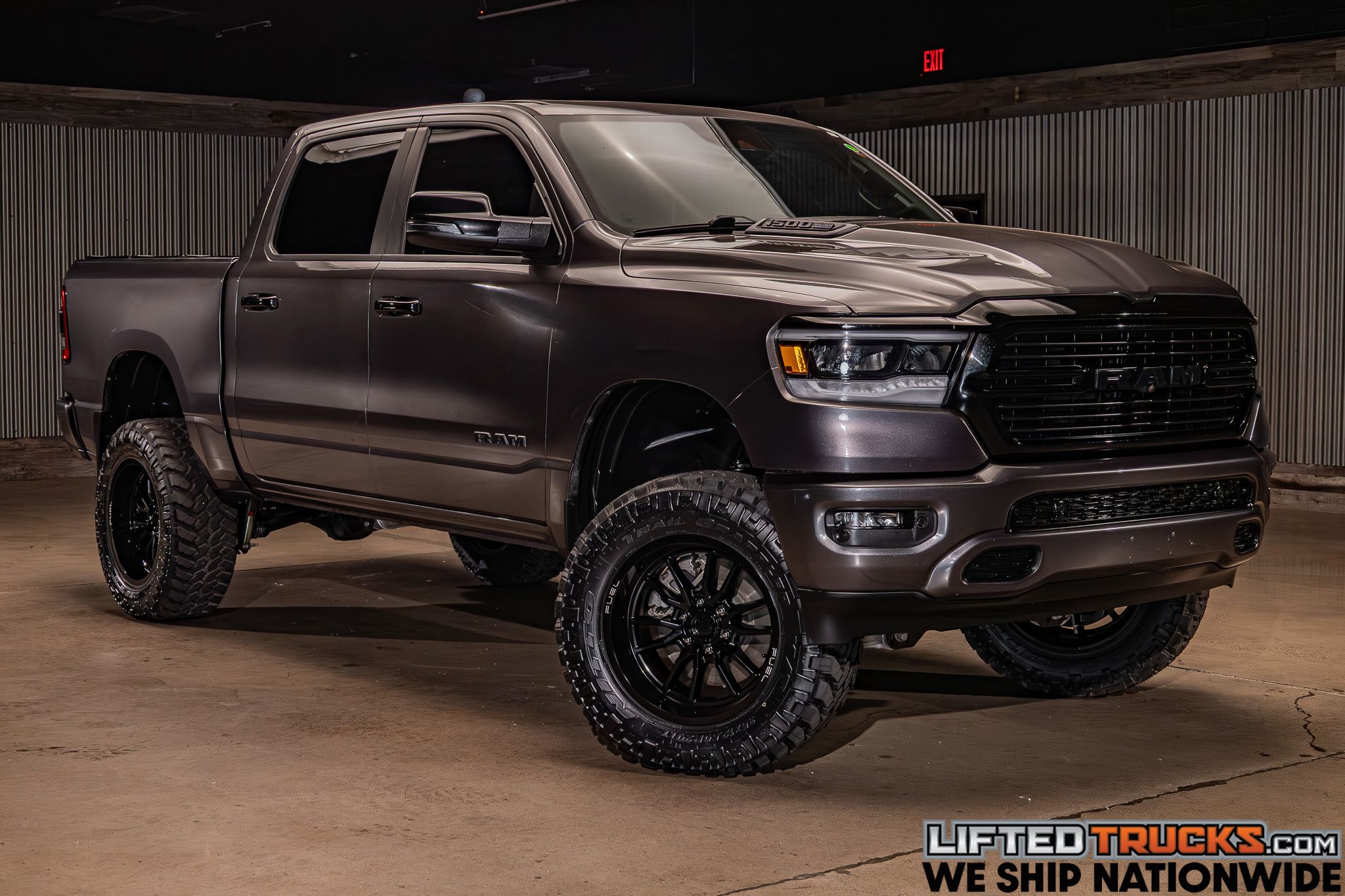 2024 RAM 1500 Laramie 4x4 Crew Cab 5'7's photo