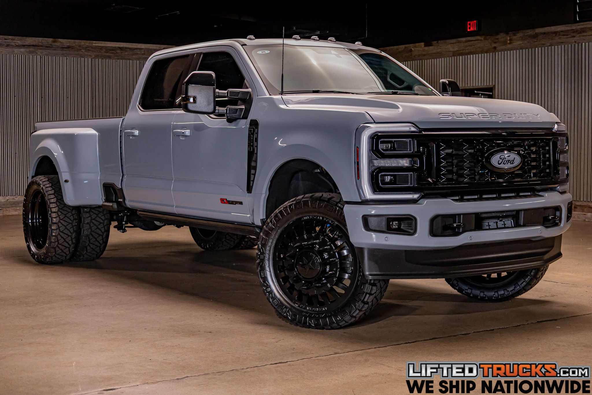 2025 Ford F-350 Super Duty Platinum's photo