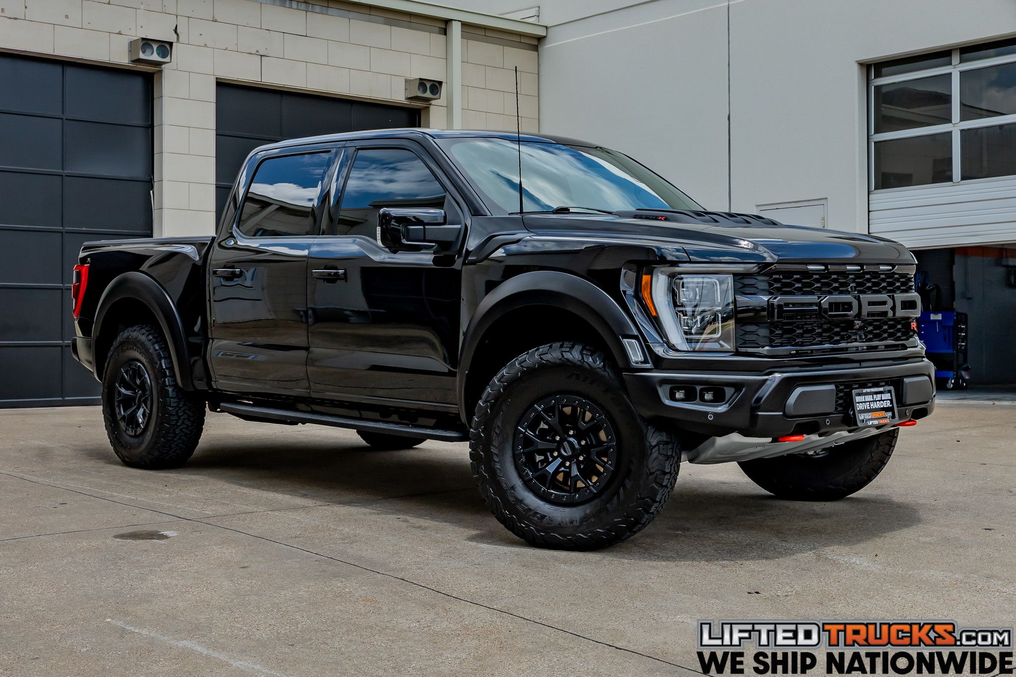 2023 Ford F-150 Raptor 4x4 SuperCrew 5-1/2 Box's photo