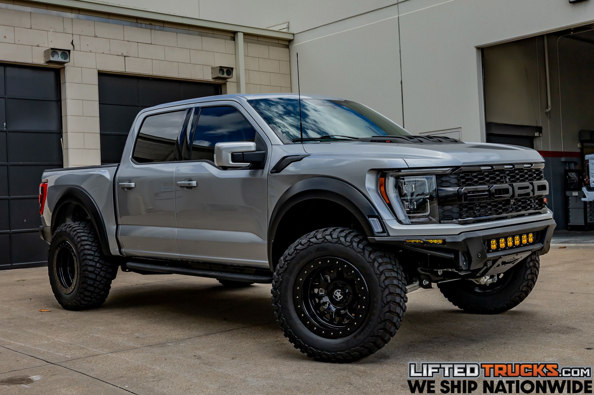 2023 Ford F-150 Raptor 4x4 SuperCrew 5-1/2 Box's photo