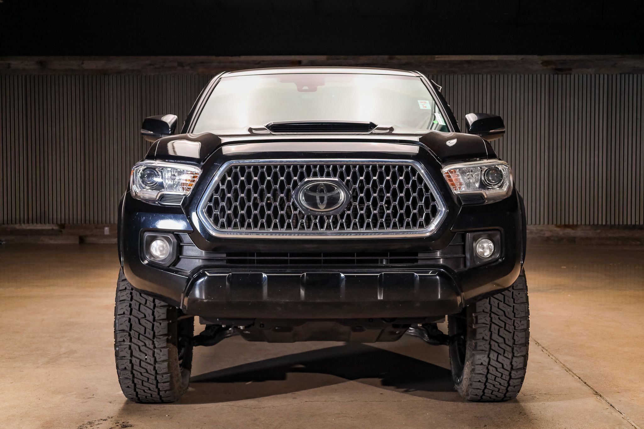 2018 Toyota Tacoma SR5 TRD Sport photo 2