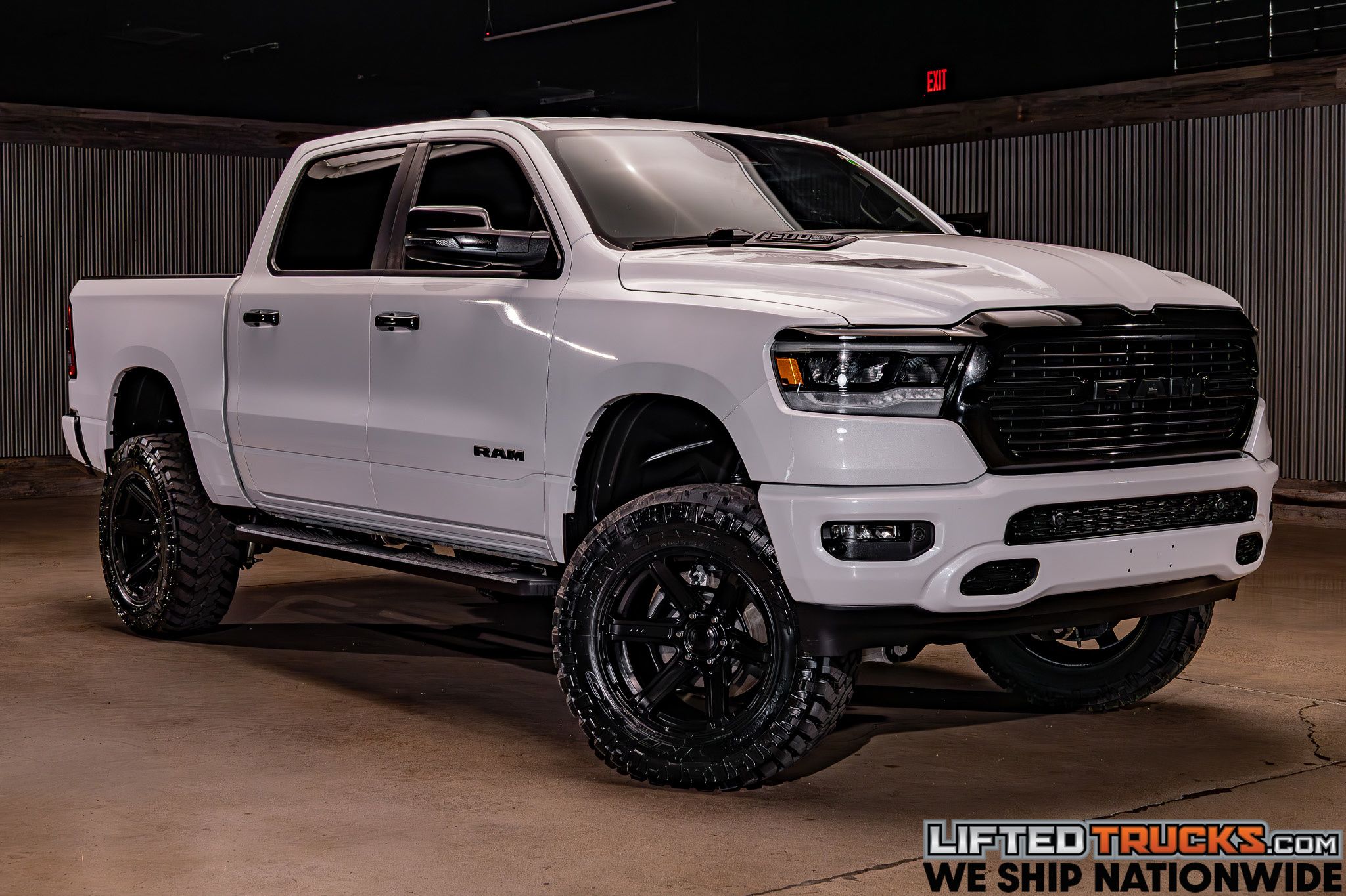 2024 RAM 1500 Laramie 4x4 Crew Cab 5'7's photo